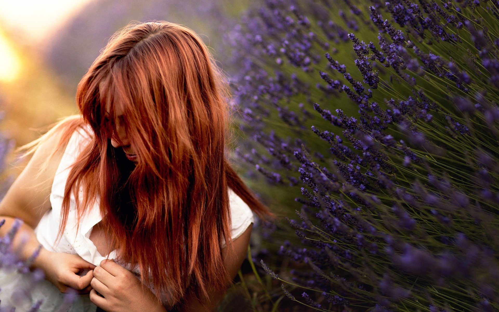 Обои цветы, девушка, лаванда, модель, весна, волосы, лицо, рыжеволосая, flowers, girl, lavender, model, spring, hair, face, redhead разрешение 2000x1333 Загрузить