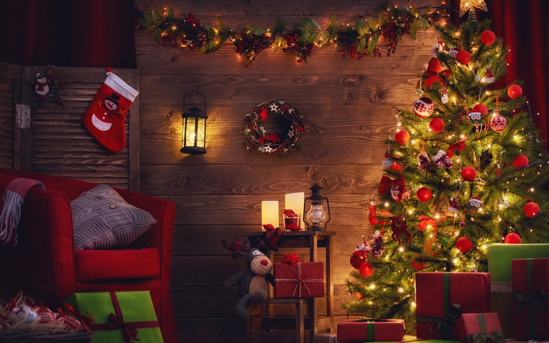 Обои новый год, елка, олень, подарки, фонарь, рождество, венок, гирлянда, new year, tree, deer, gifts, lantern, christmas, wreath, garland разрешение 6720x4945 Загрузить
