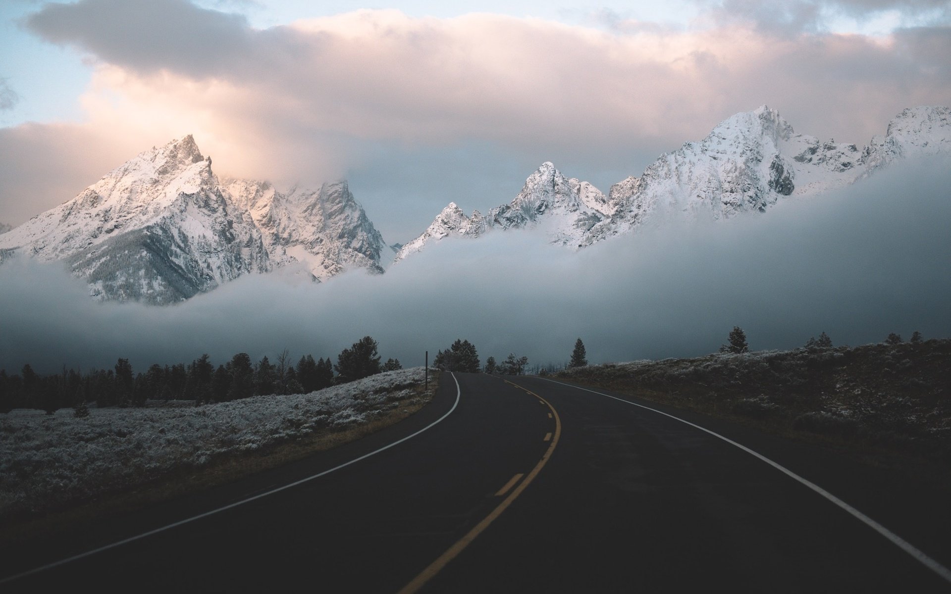 Обои небо, дорога, облака, горы, природа, туман, the sky, road, clouds, mountains, nature, fog разрешение 2048x1368 Загрузить