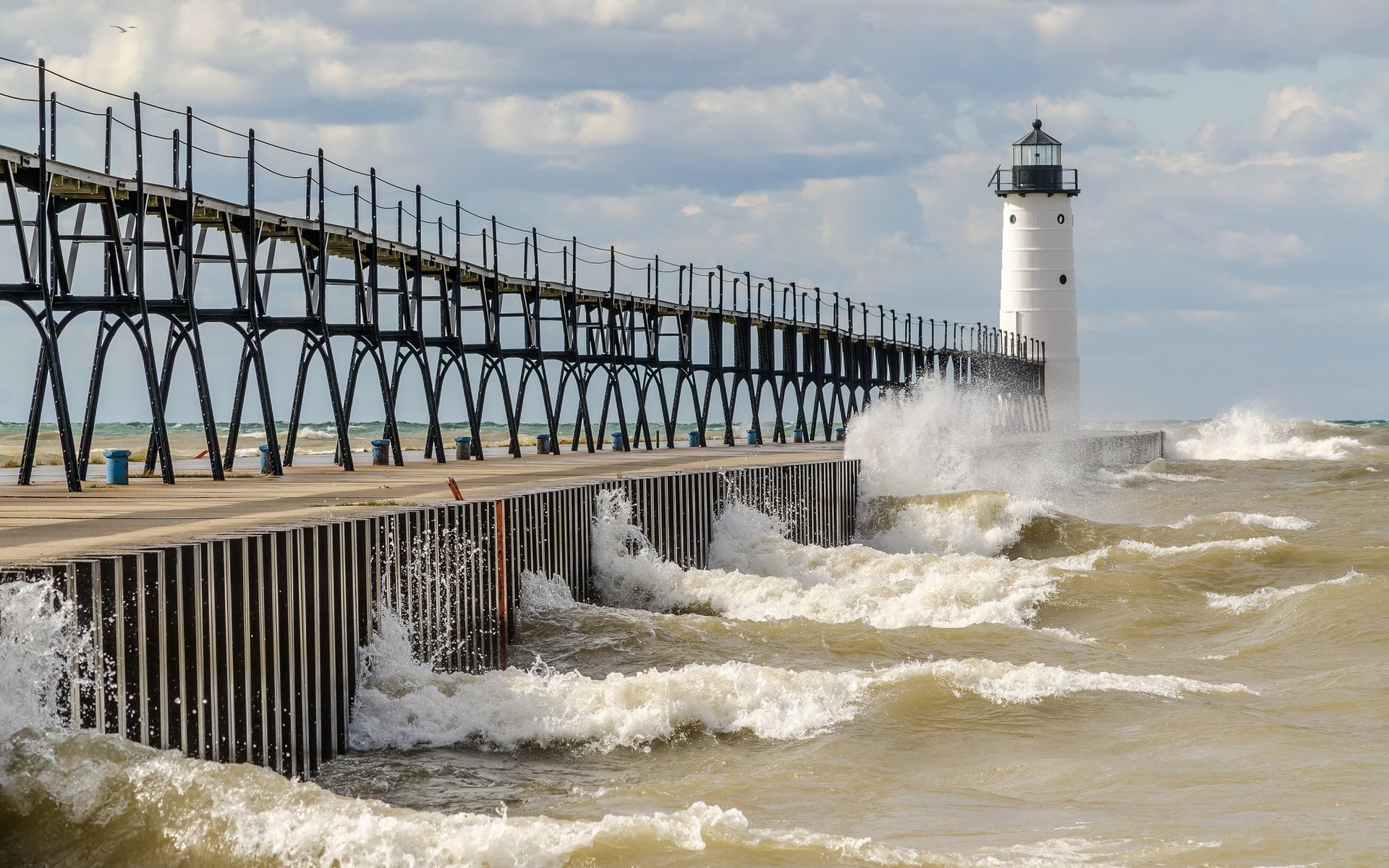 Обои небо, облака, берег, волны, море, маяк, прибой, the sky, clouds, shore, wave, sea, lighthouse, surf разрешение 2048x1254 Загрузить