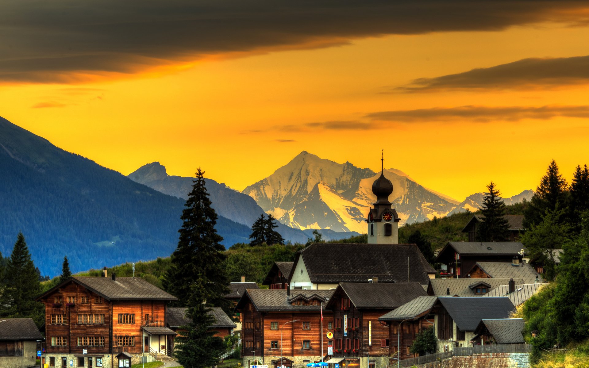 Обои небо, деревья, горы, закат, швейцария, дома, городок, the sky, trees, mountains, sunset, switzerland, home, town разрешение 2704x1800 Загрузить