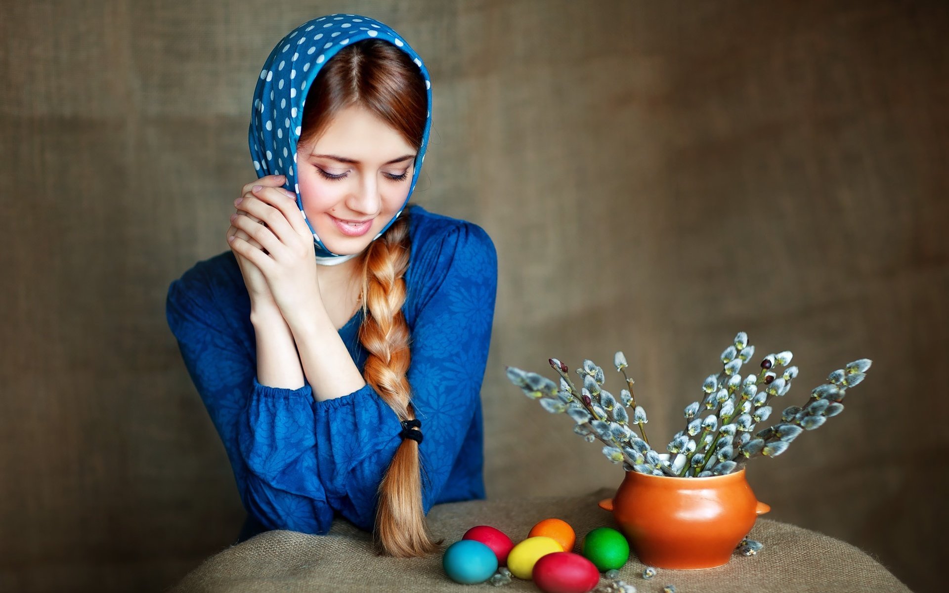 Обои девушка, поза, улыбка, радость, весна, пасха, ольга бойко, girl, pose, smile, joy, spring, easter, olga boyko разрешение 1959x1365 Загрузить