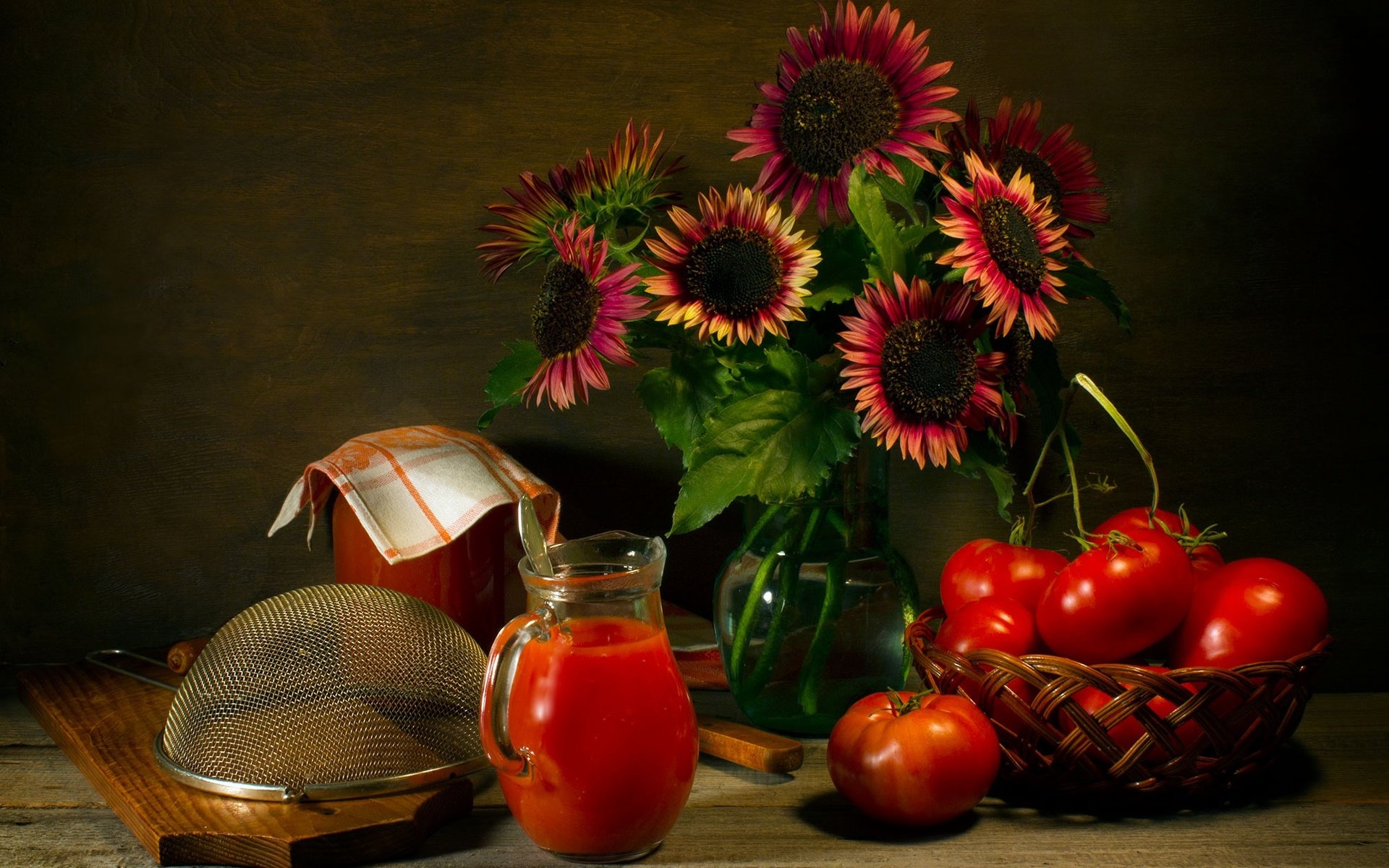 Обои цветы, фон, помидоры, натюрморт, томатный сок, flowers, background, tomatoes, still life, tomato juice разрешение 2000x1410 Загрузить