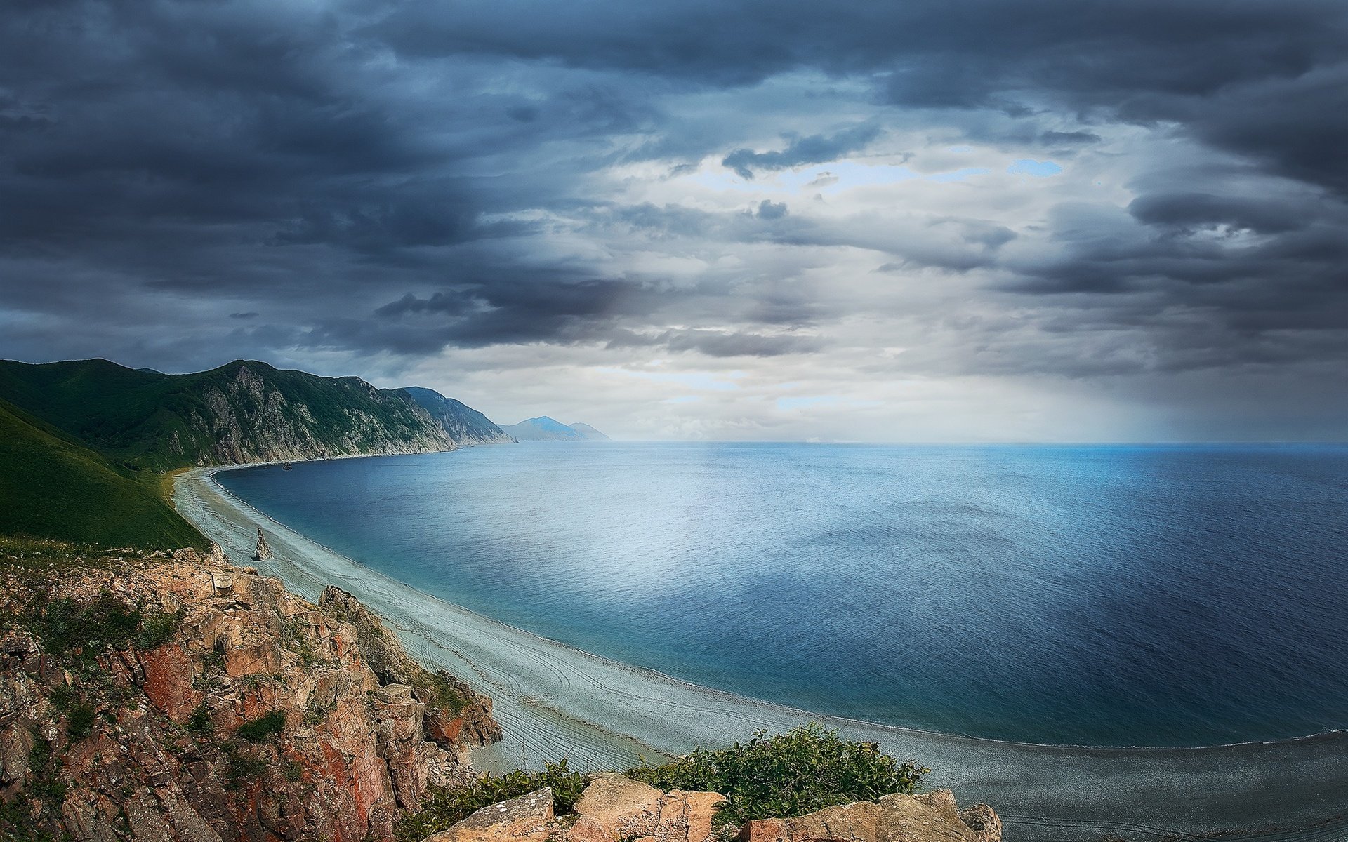 Обои облака, природа, берег, скала, пляж, горизонт, океан, береговая линия, clouds, nature, shore, rock, beach, horizon, the ocean, coastline разрешение 2000x1335 Загрузить