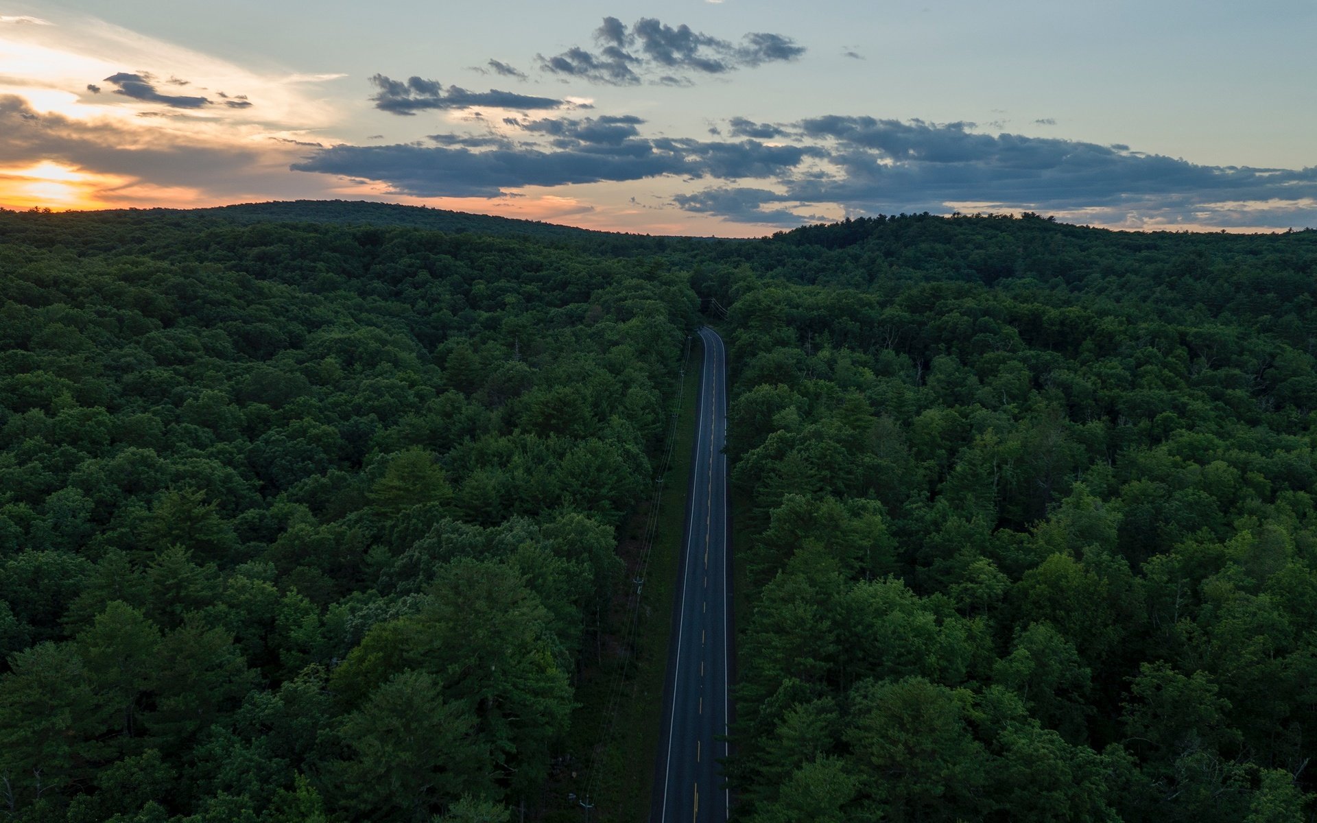 Обои дорога, лес, закат, горизонт, вид сверху, road, forest, sunset, horizon, the view from the top разрешение 3000x2249 Загрузить