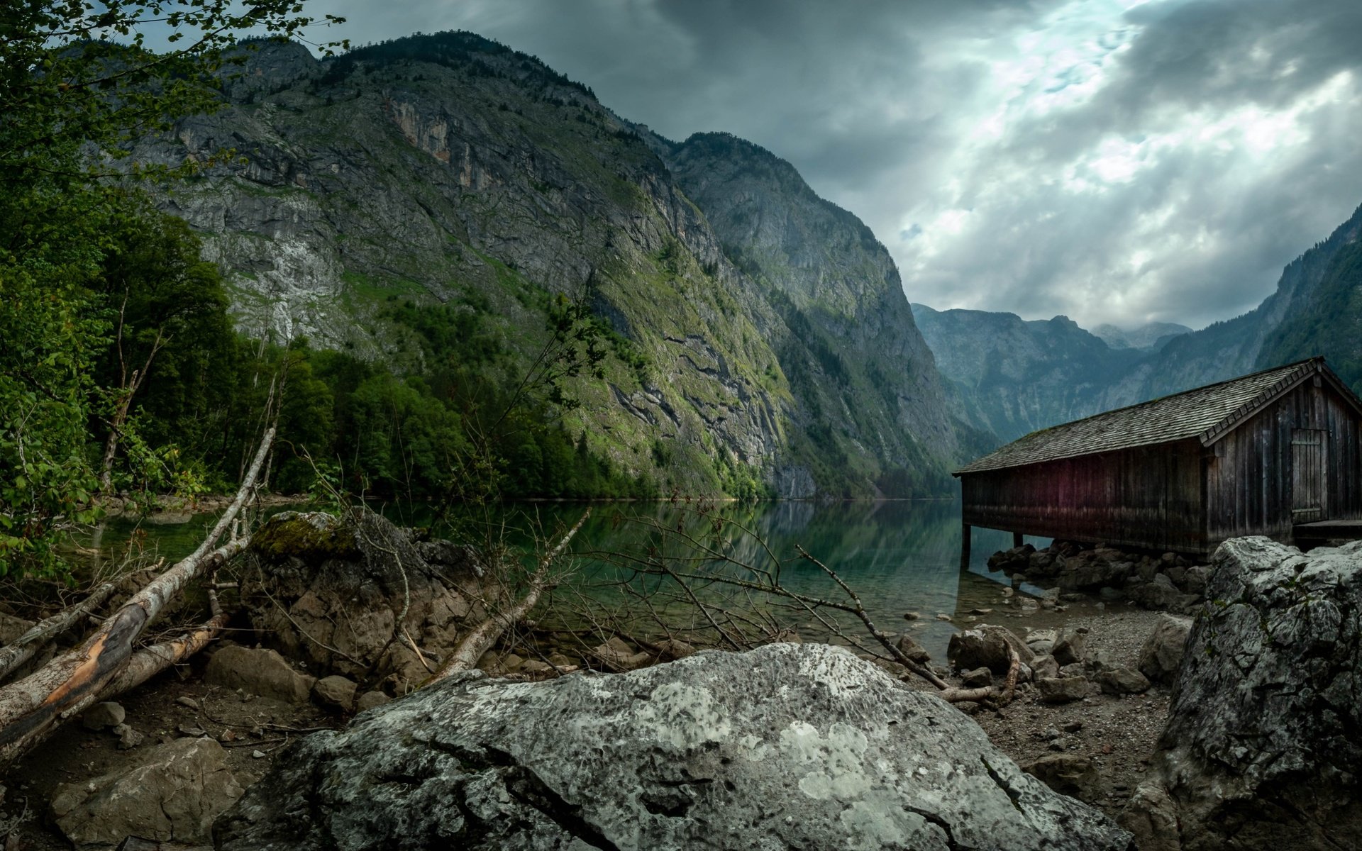 Обои озеро, горы, природа, камни, тучи, пейзаж, германия, сарай, lake, mountains, nature, stones, clouds, landscape, germany, the barn разрешение 3000x1620 Загрузить