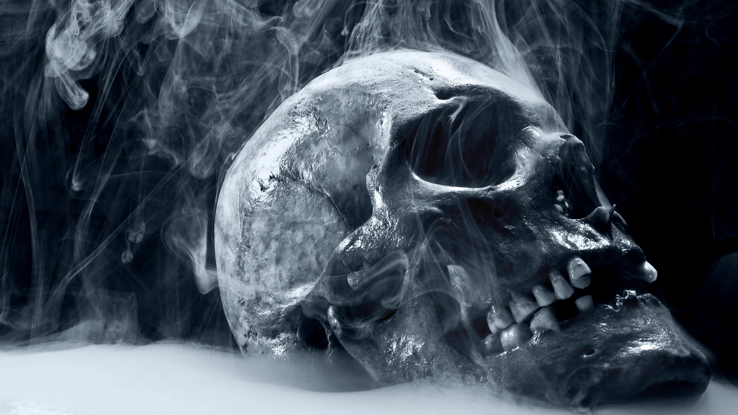Обои дым, зубы, череп, smoke, teeth, skull разрешение 2560x1600 Загрузить