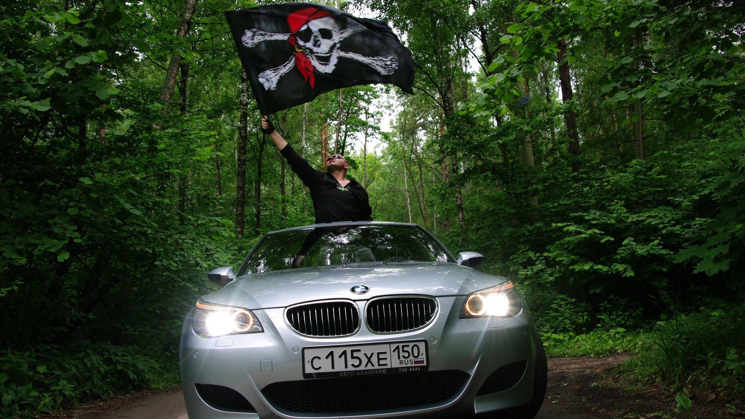 Обои флаг, пираты, бмв, flag, pirates, bmw разрешение 3008x2000 Загрузить