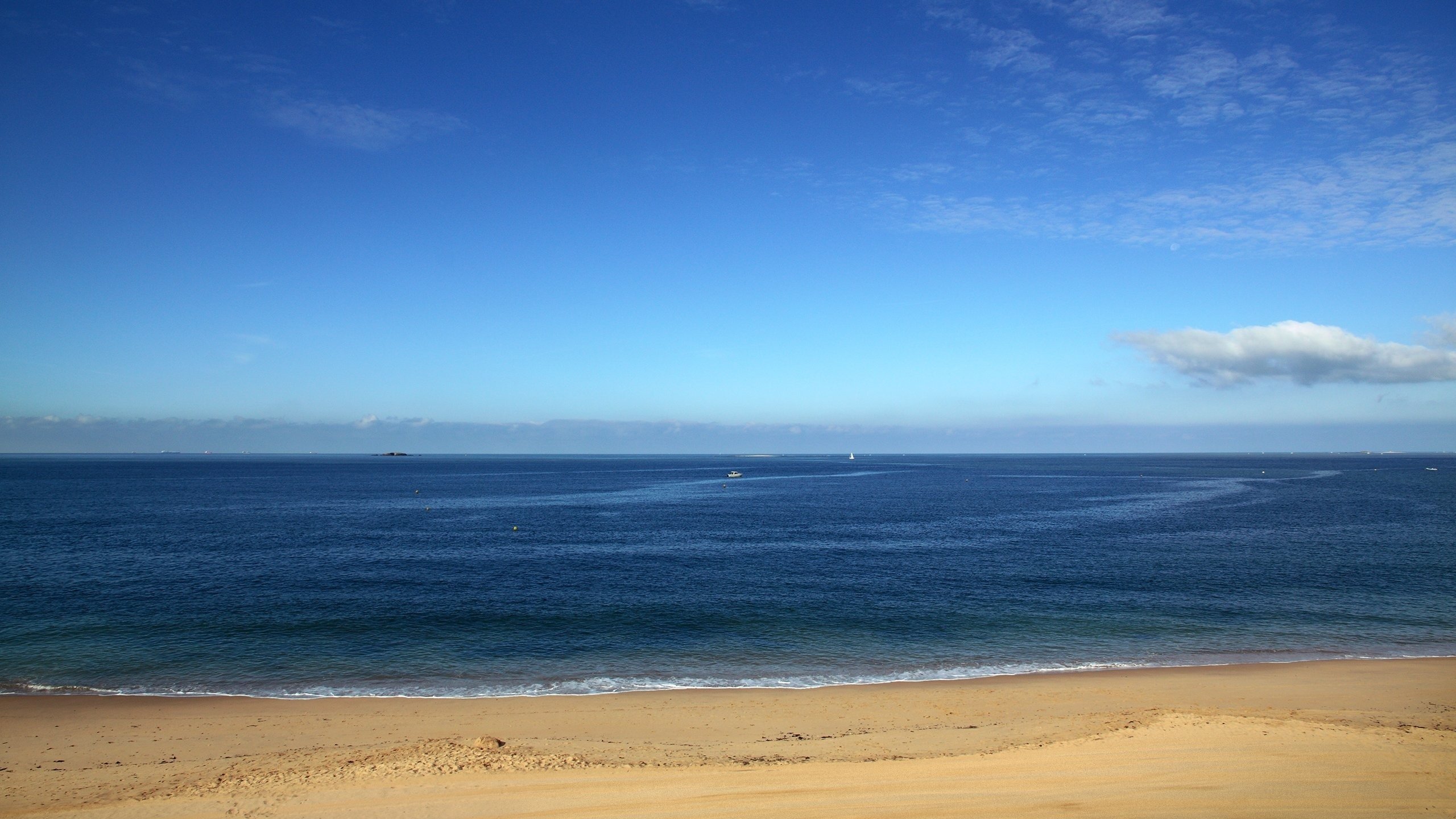 Обои небо, песок, кораблики, the sky, sand, boats разрешение 2560x1600 Загрузить