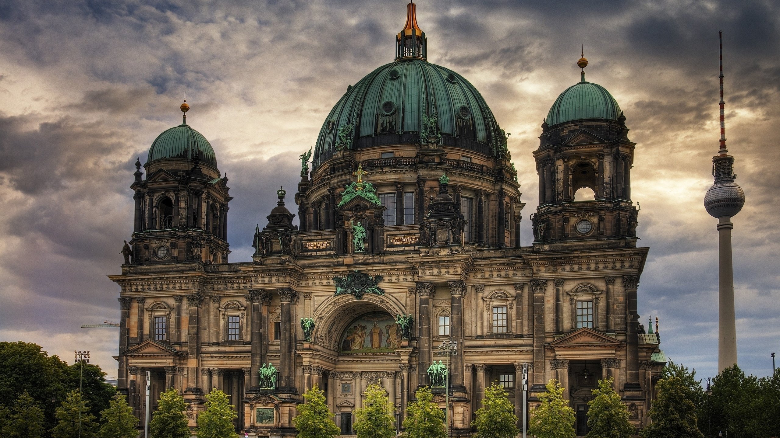 Обои небо, собор, германия, купол, берлинский кафедральный собор, the sky, cathedral, germany, the dome, berlin cathedral разрешение 2560x1600 Загрузить