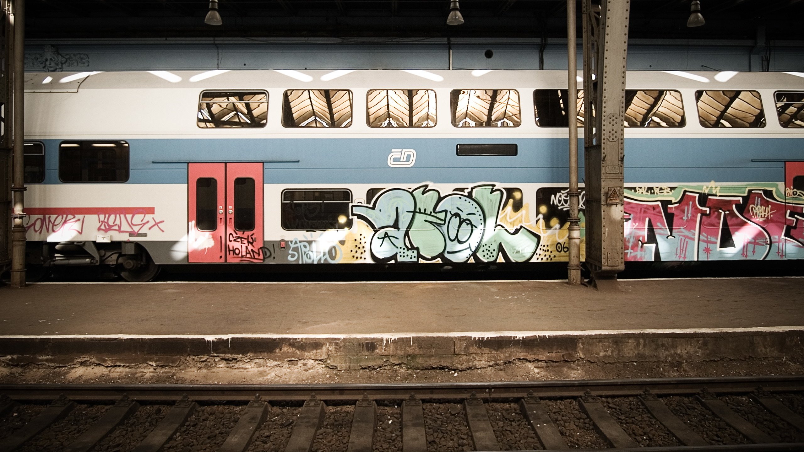 Обои железная дорога, граффити, электричка, вагон, railroad, graffiti, train, the car разрешение 2560x1600 Загрузить
