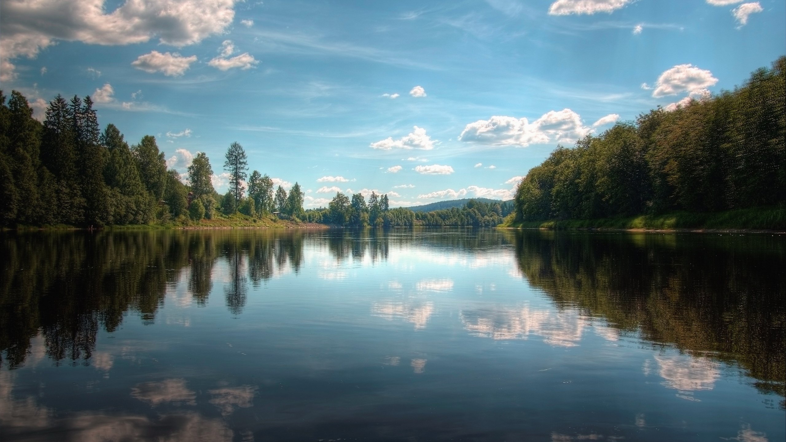 Обои небо, облака, деревья, озеро, природа, отражение, пейзаж, the sky, clouds, trees, lake, nature, reflection, landscape разрешение 2560x1600 Загрузить