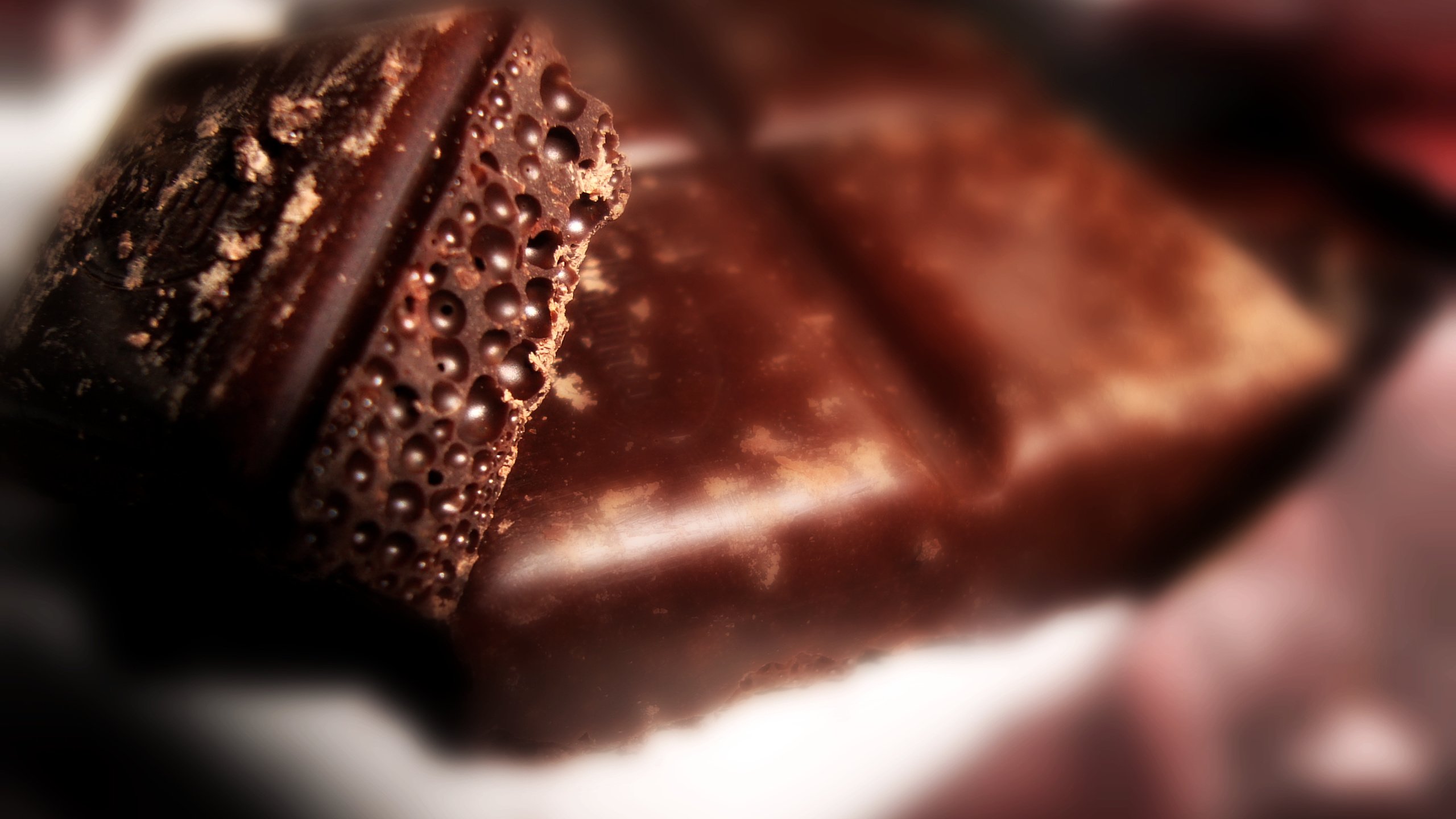 Обои шоколад, пузырьки, шоколадка, воздушный шоколад, пористый шоколад, chocolate, bubbles, air chocolate, porous chocolate разрешение 2800x1867 Загрузить