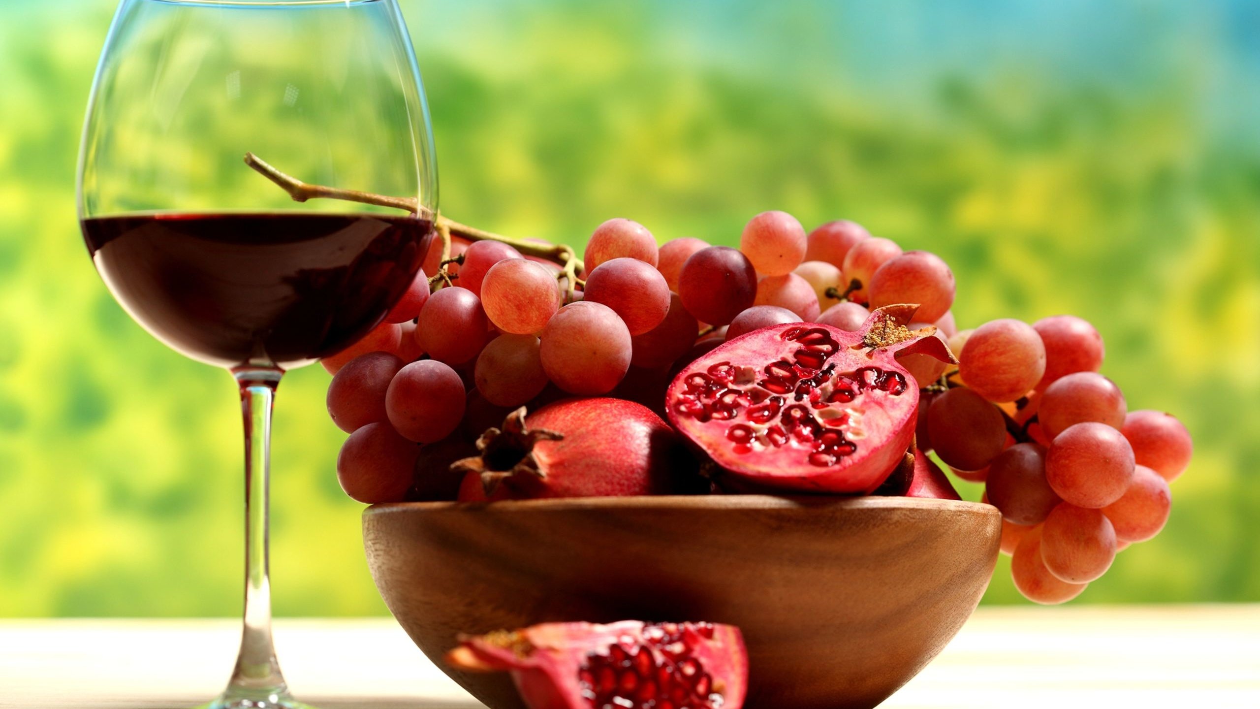 Обои виноград, фрукты, бокал, вино, гранат, grapes, fruit, glass, wine, garnet разрешение 2560x1706 Загрузить