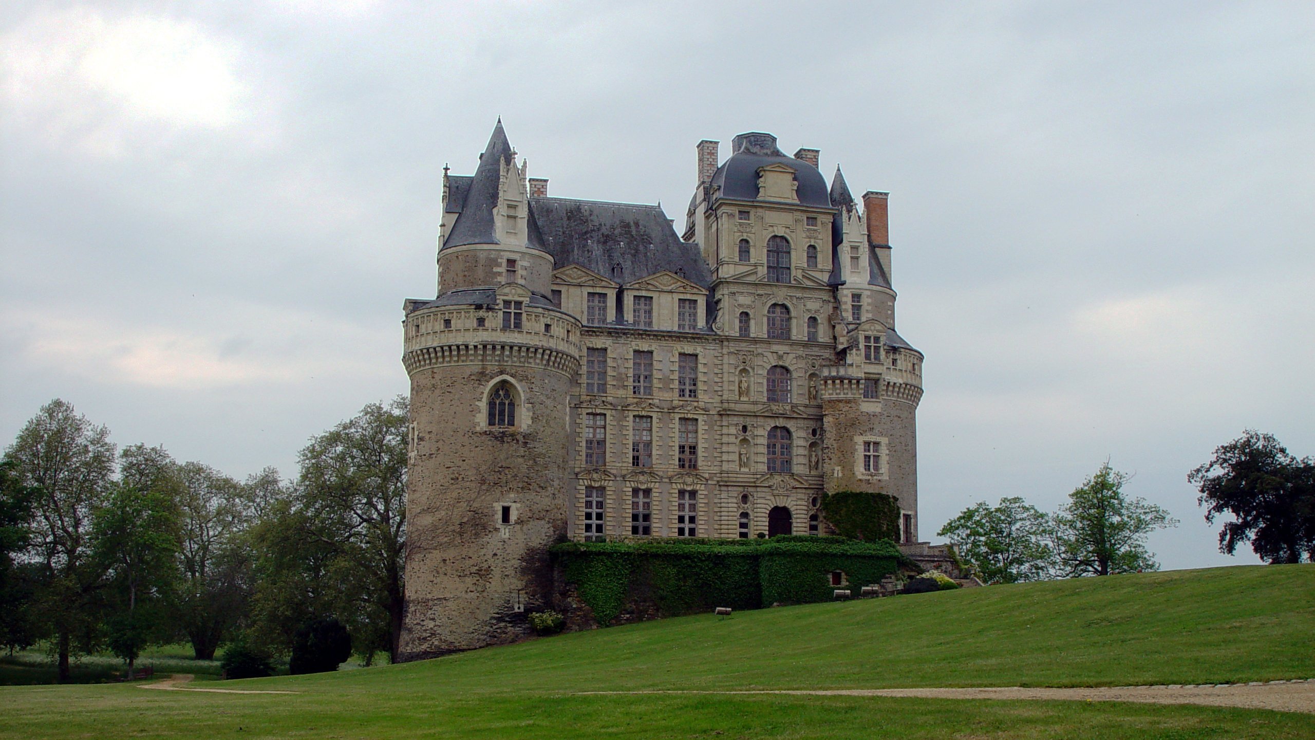 Обои замок, англия, замок бриссак, castle, england, brissac castle разрешение 2560x1584 Загрузить