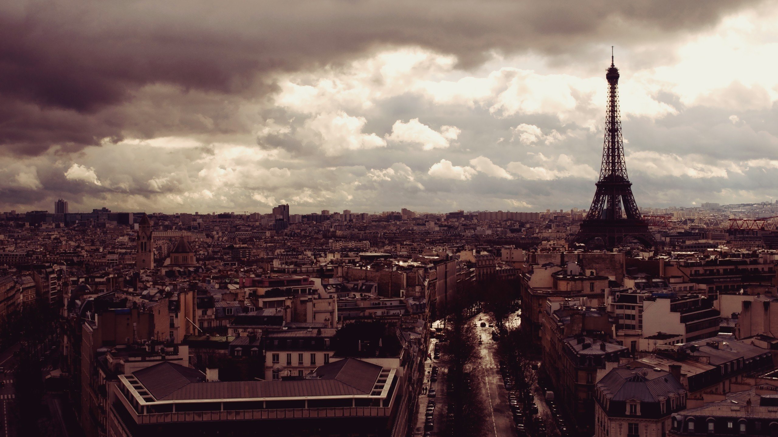 Обои тучи, город, париж, эйфелева башня, clouds, the city, paris, eiffel tower разрешение 2560x1600 Загрузить