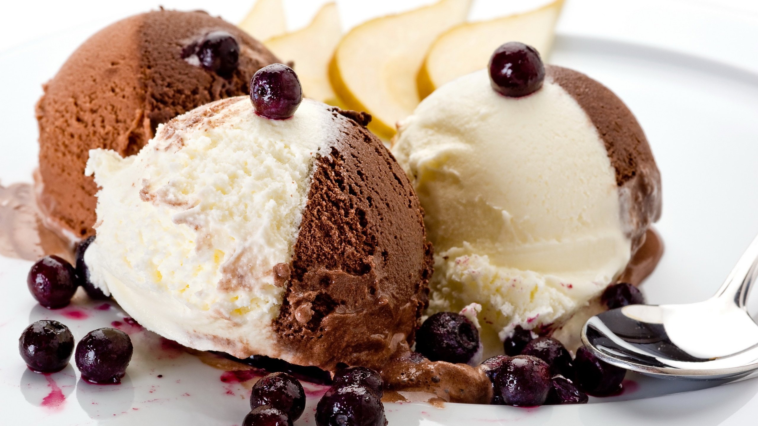 Обои ягода, мороженое, черника, сладкое, десерт, груши, бело-шоколадное, berry, ice cream, blueberries, sweet, dessert, pear, white chocolate разрешение 3264x2172 Загрузить
