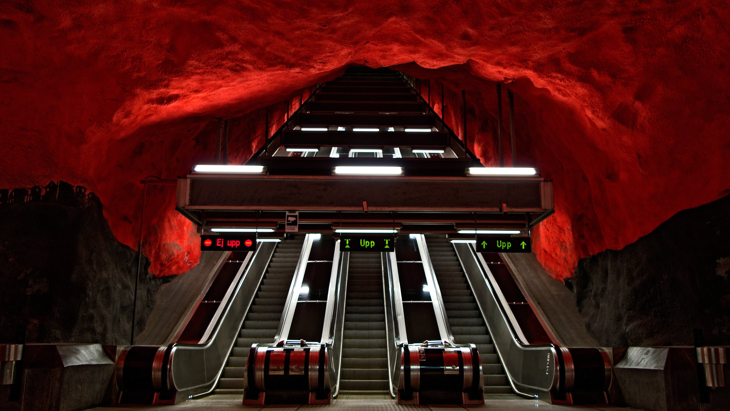 Обои лестница, эскалатор, швеция, стокгольм, швеции, стокгольмский метрополитен, stockholms tunnelbana, ladder, escalator, sweden, stockholm, the stockholm metro разрешение 2880x1800 Загрузить