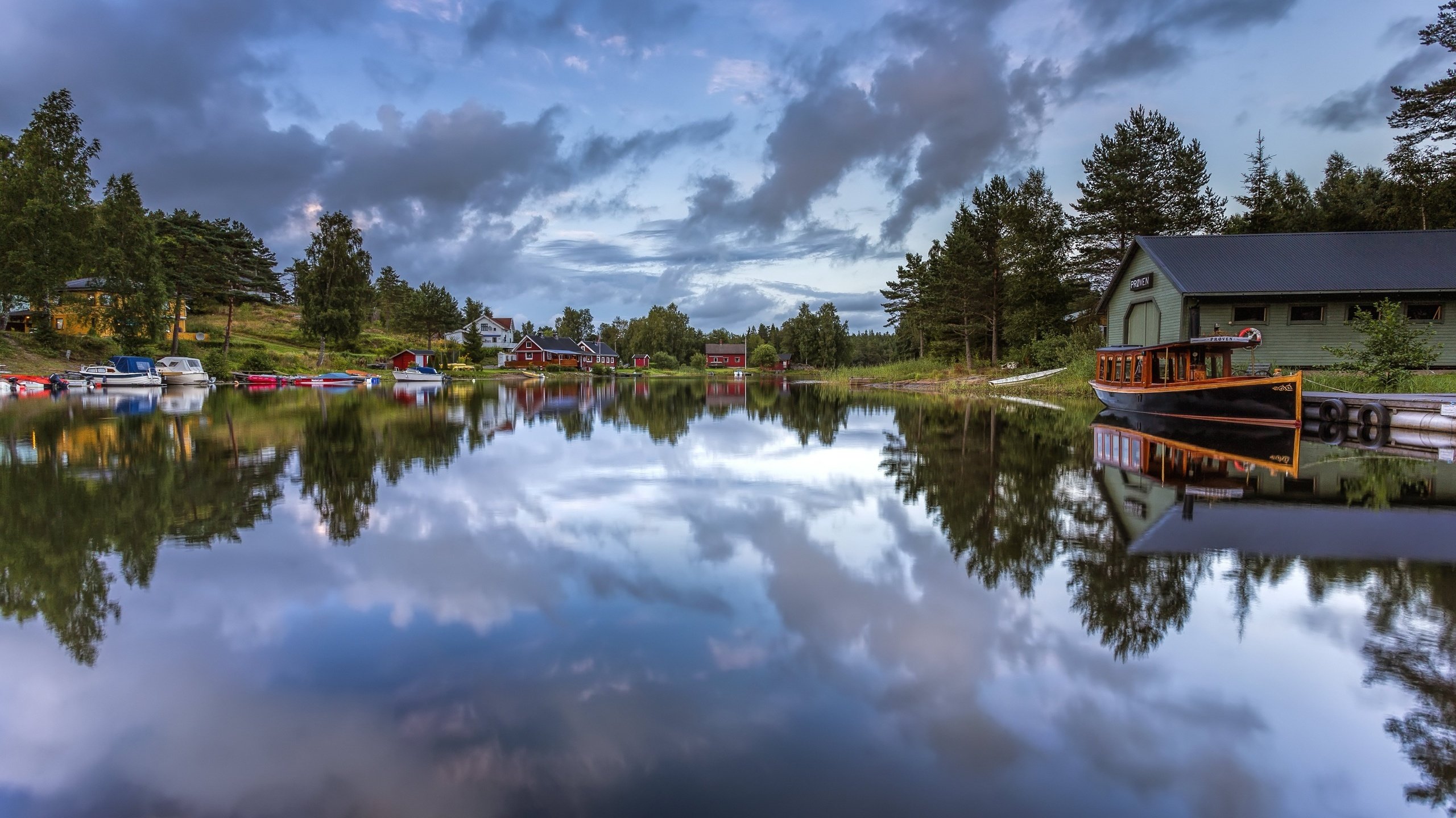 Обои река, закат, слева находится норвегия, а по праву является швеция, river, sunset, on the left is norway, and is considered sweden разрешение 2560x1600 Загрузить