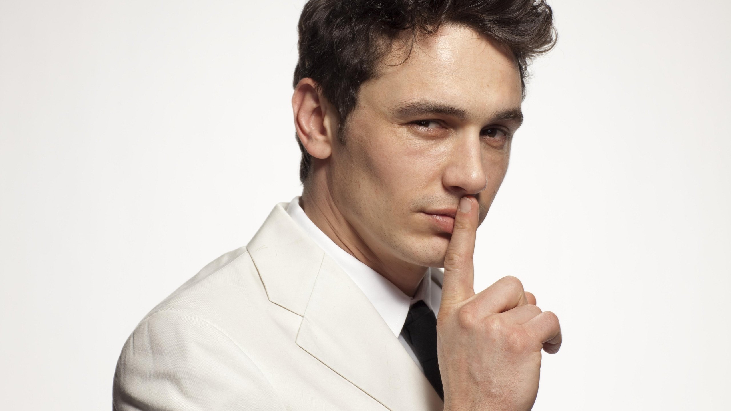 Обои парень, актёр, мужчина, жест, джеймс франко, guy, actor, male, gesture, james franco разрешение 2560x1600 Загрузить