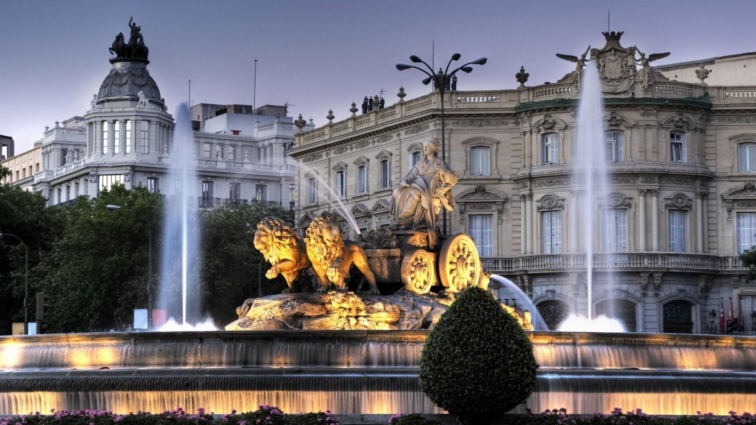 Обои вечер, фонтан, сумерки, испания, фонтан сибелес, мадрид, the evening, fountain, twilight, spain, cibeles fountain, madrid разрешение 2560x1600 Загрузить