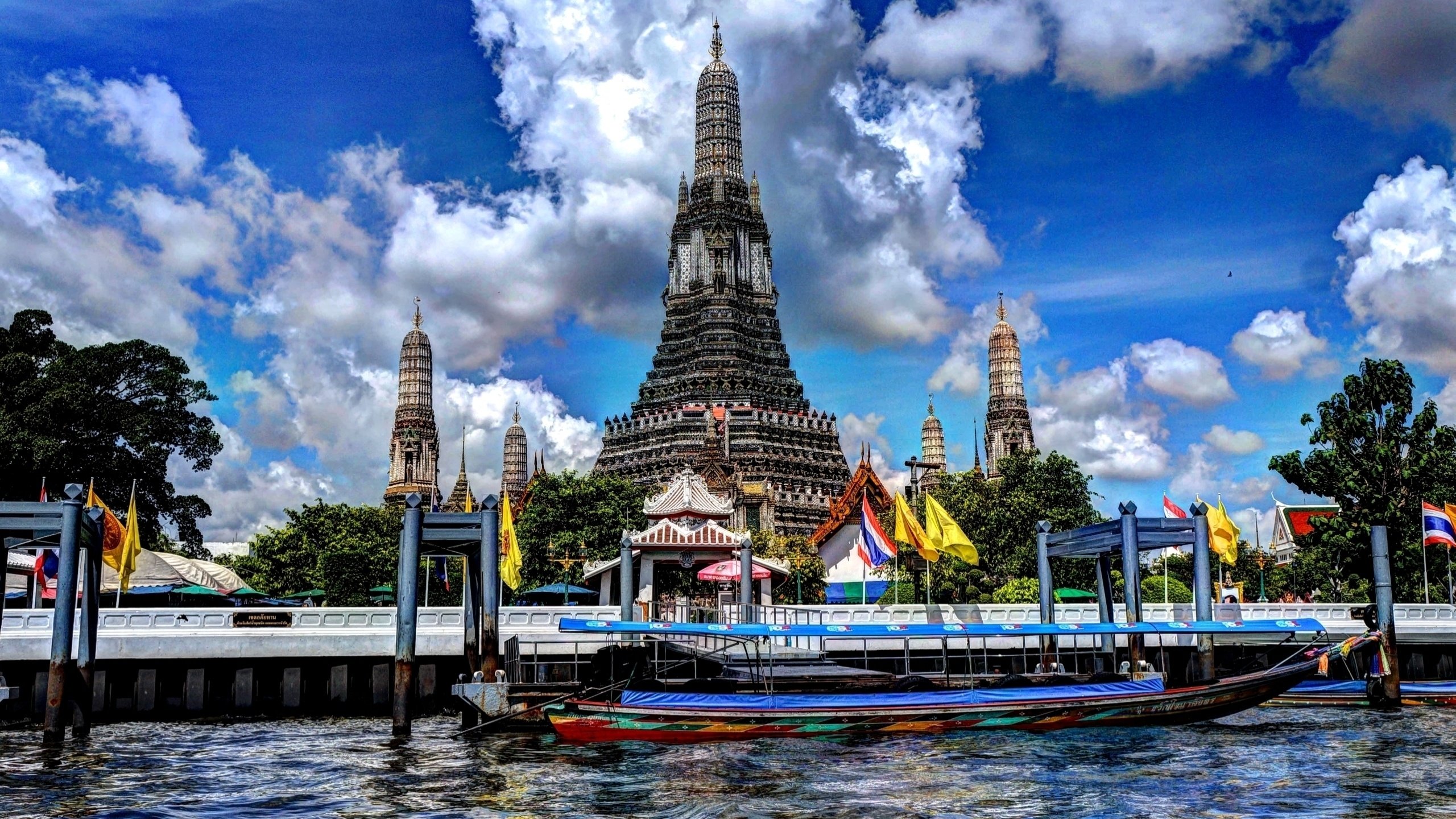 Обои храм, архитектура, красивое дневное фото храма ват арун в бангко, temple, architecture, beautiful day photo wat arun in bangko разрешение 2560x1600 Загрузить