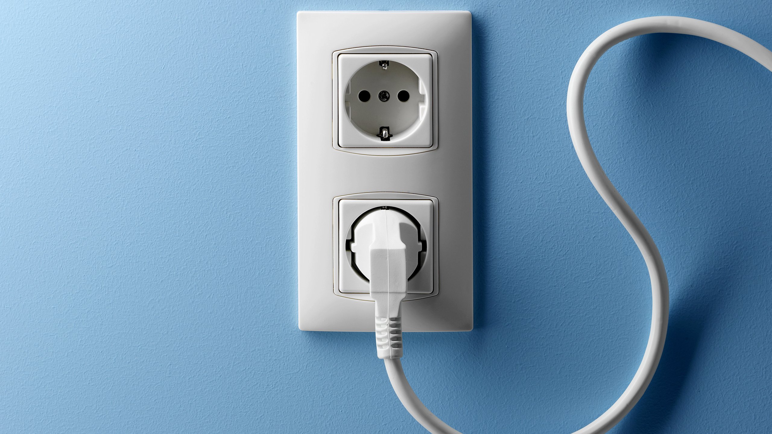 Обои стена, голубая, кабель, синяя, розетка, wall, blue, cable, outlet разрешение 3072x2082 Загрузить