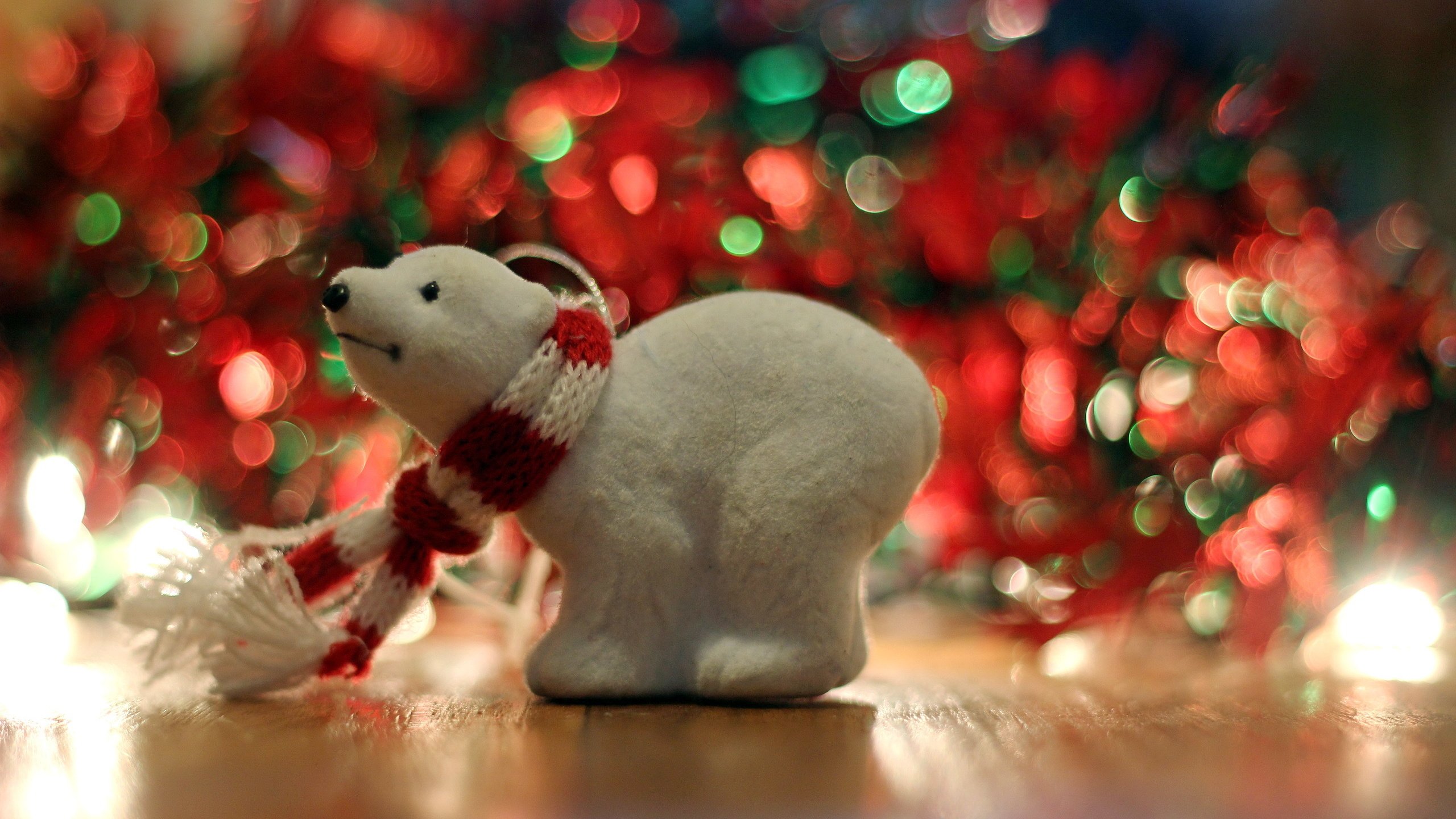 Обои макро, медведь, игрушка, праздник, macro, bear, toy, holiday разрешение 2560x1671 Загрузить