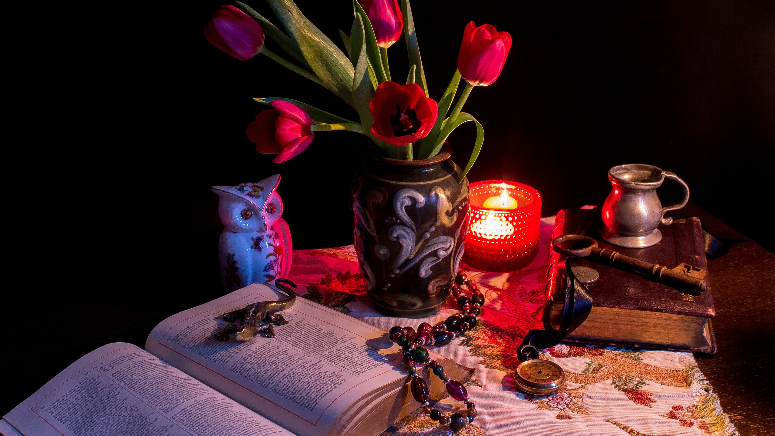 Обои цветы, книга, сова, натюрморт, стол, тульпаны, cвечи, часы, книгa, ключ, тюльпаны, ваза, свеча, flowers, book, owl, still life, table, candles, watch, key, tulips, vase, candle разрешение 3549x2632 Загрузить