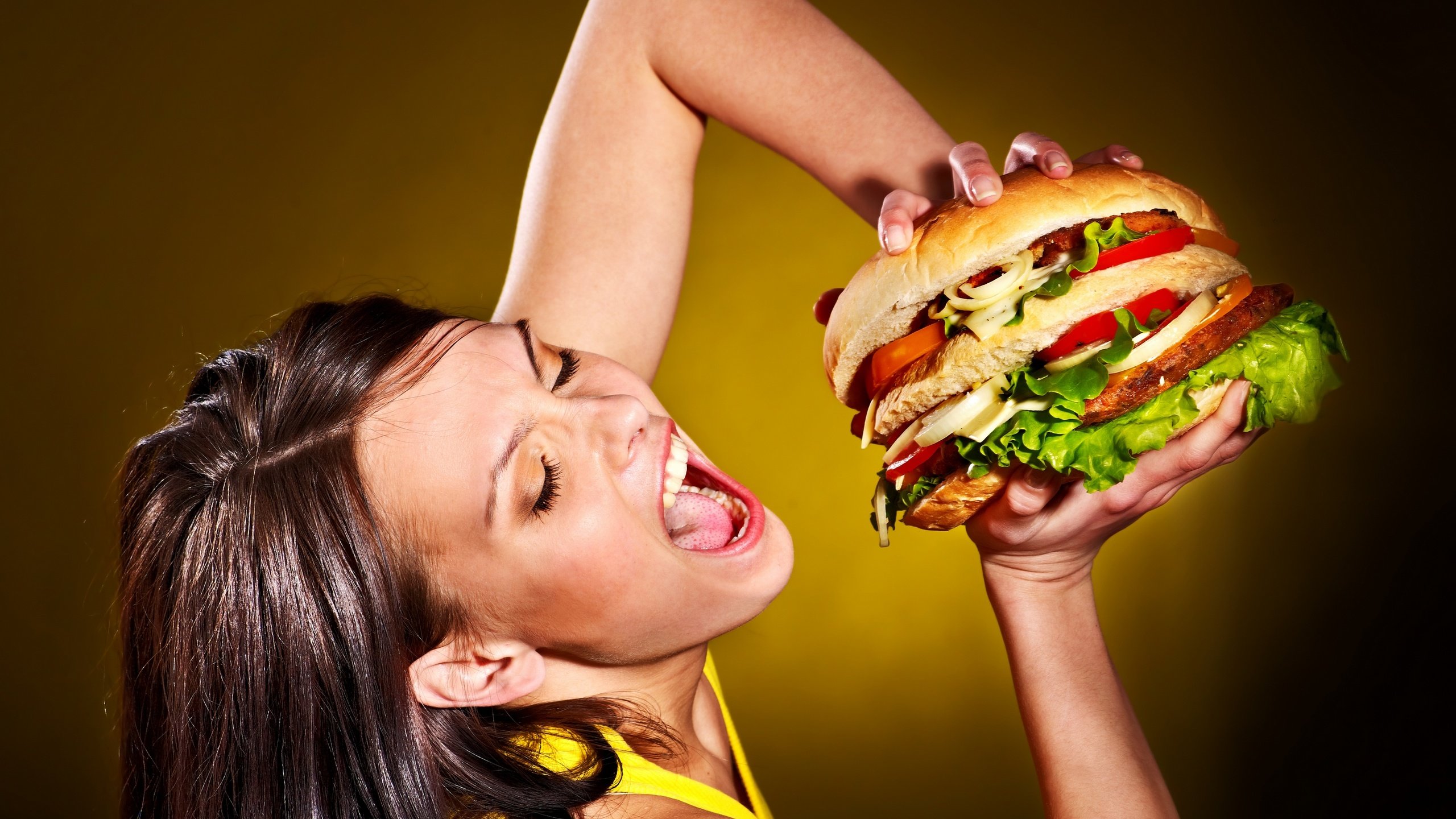 Обои гамбургер, женщин, диета, excess calories, hamburger, women, diet разрешение 2880x2334 Загрузить