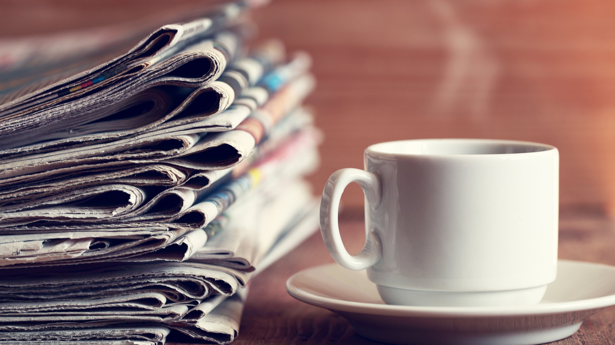 Обои кофе, кружка, газеты, новости, savushkin, coffee, mug, newspapers, news разрешение 3840x2400 Загрузить