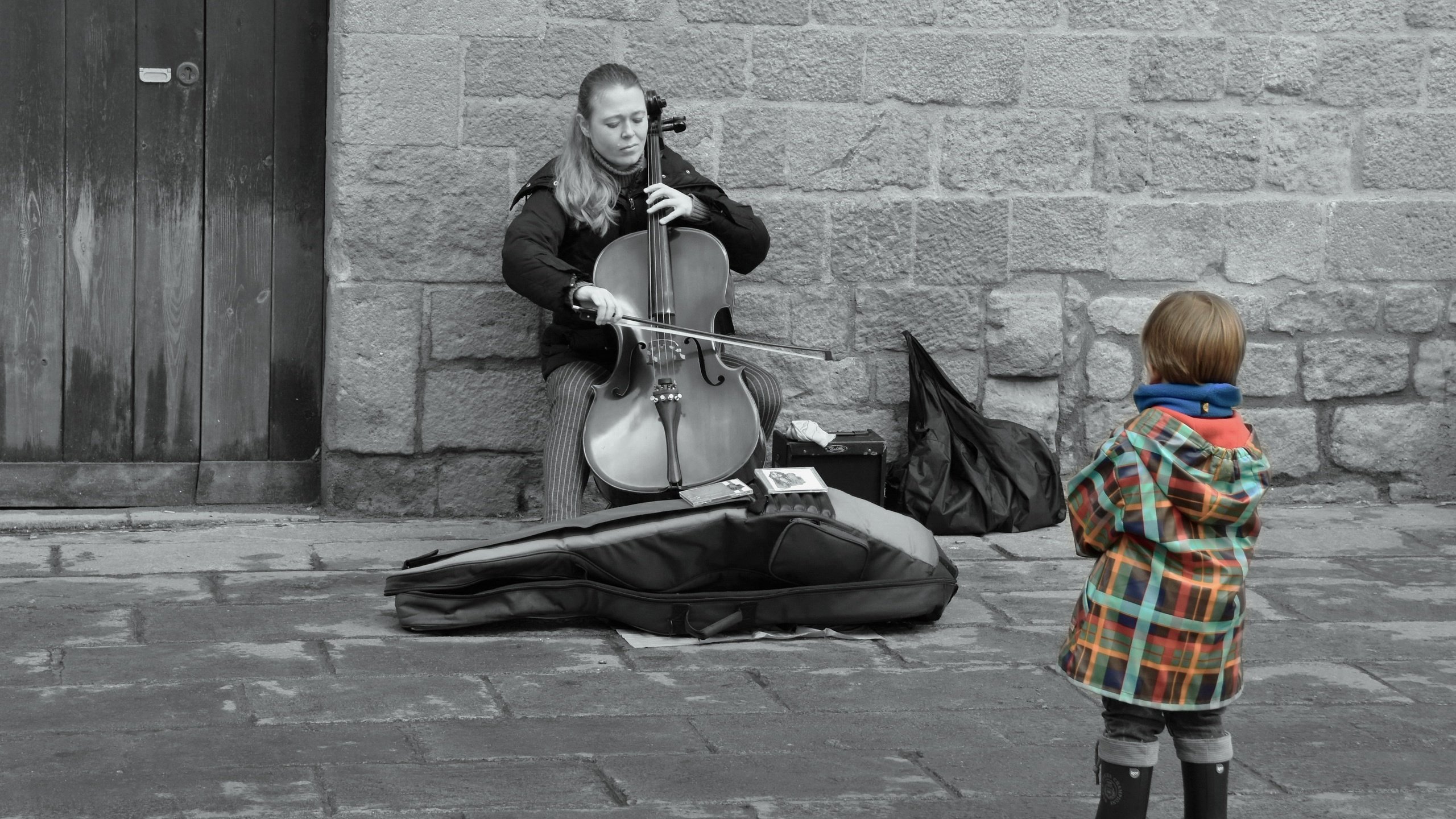 Обои девушка, музыка, улица, ребенок, виолончель, girl, music, street, child, cello разрешение 2560x1707 Загрузить