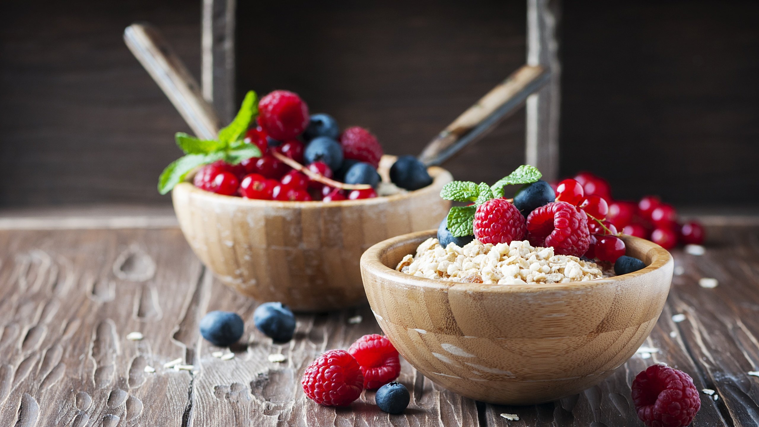 Обои малина, ягоды, черника, завтрак, мюсли, свежие ягоды, молока, raspberry, berries, blueberries, breakfast, muesli, fresh berries, milk разрешение 4288x2848 Загрузить