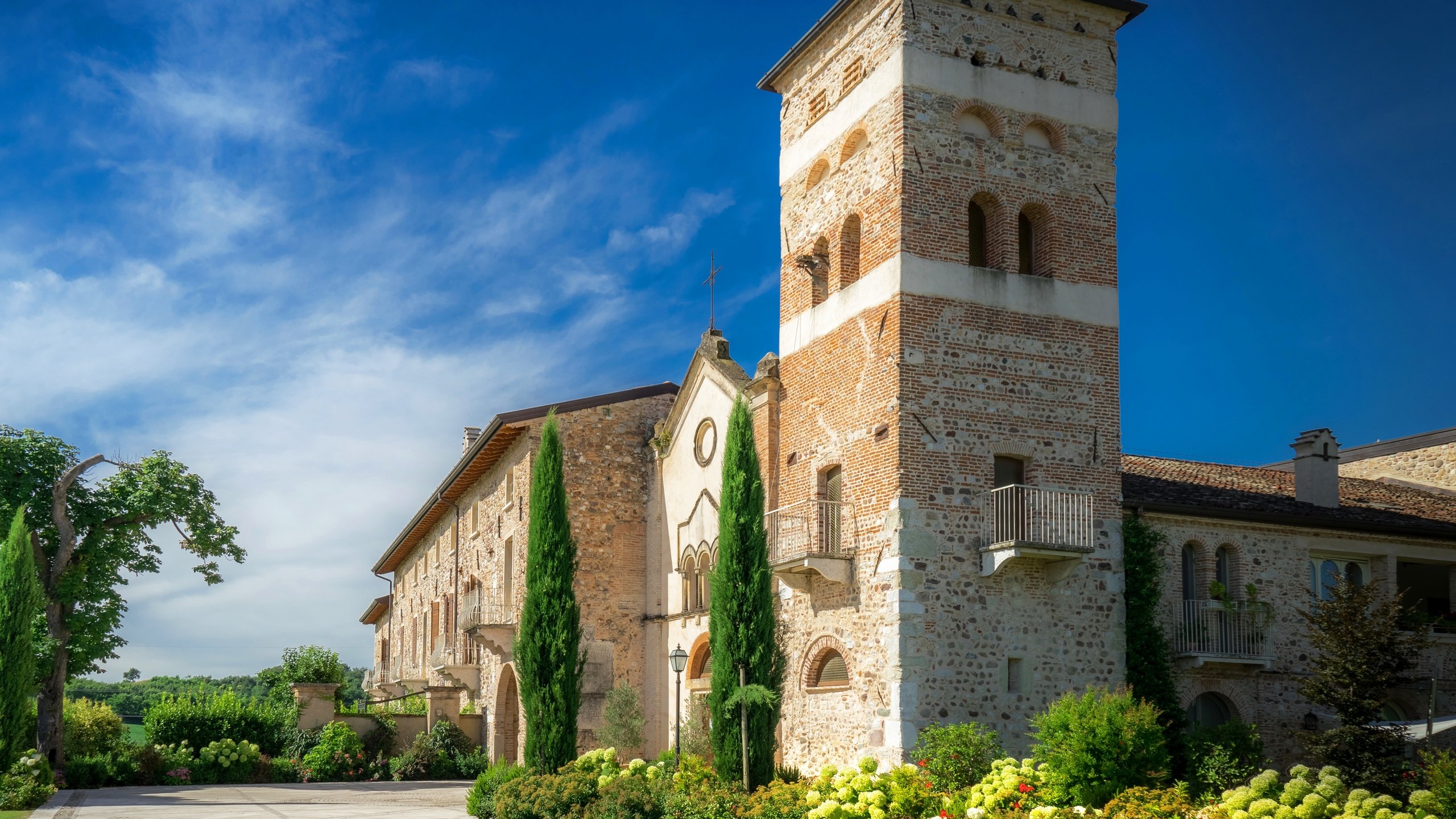 Обои небо, храм, италия, храмы, kloster san vigilio, католическая церковь, the sky, temple, italy, temples разрешение 4220x3004 Загрузить