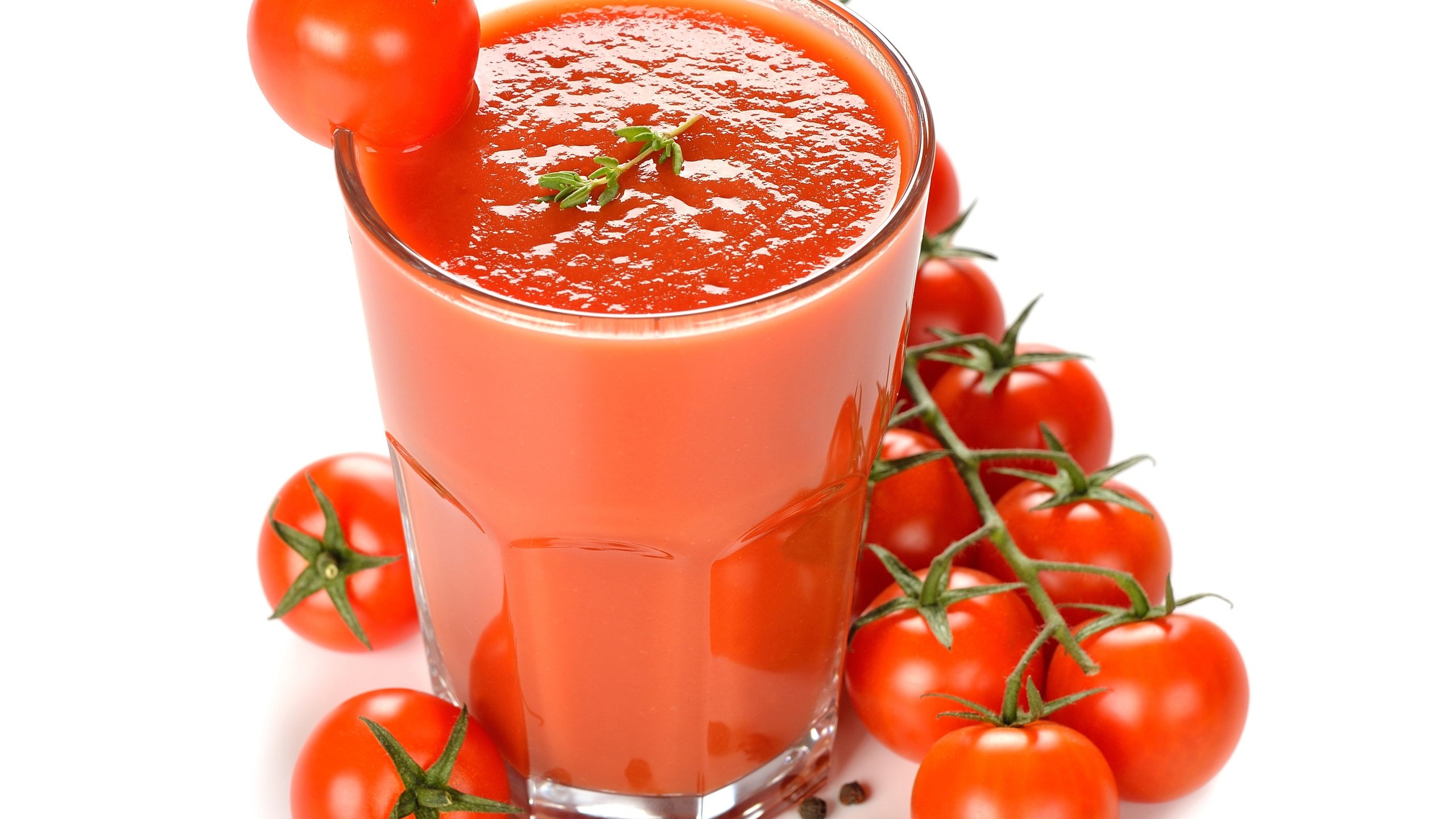 Обои овощи, стакан, помидоры, перец, сок, специи, vegetables, glass, tomatoes, pepper, juice, spices разрешение 3800x2840 Загрузить