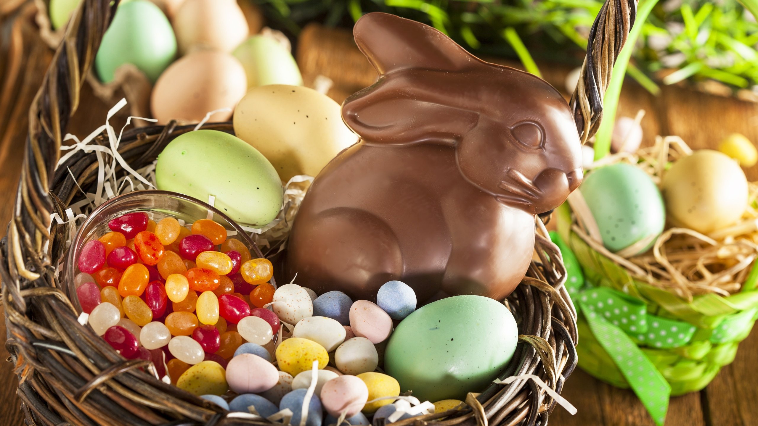 Обои конфеты, корзина, кролик, пасха, яйца, шоколад, candy, basket, rabbit, easter, eggs, chocolate разрешение 5616x3744 Загрузить