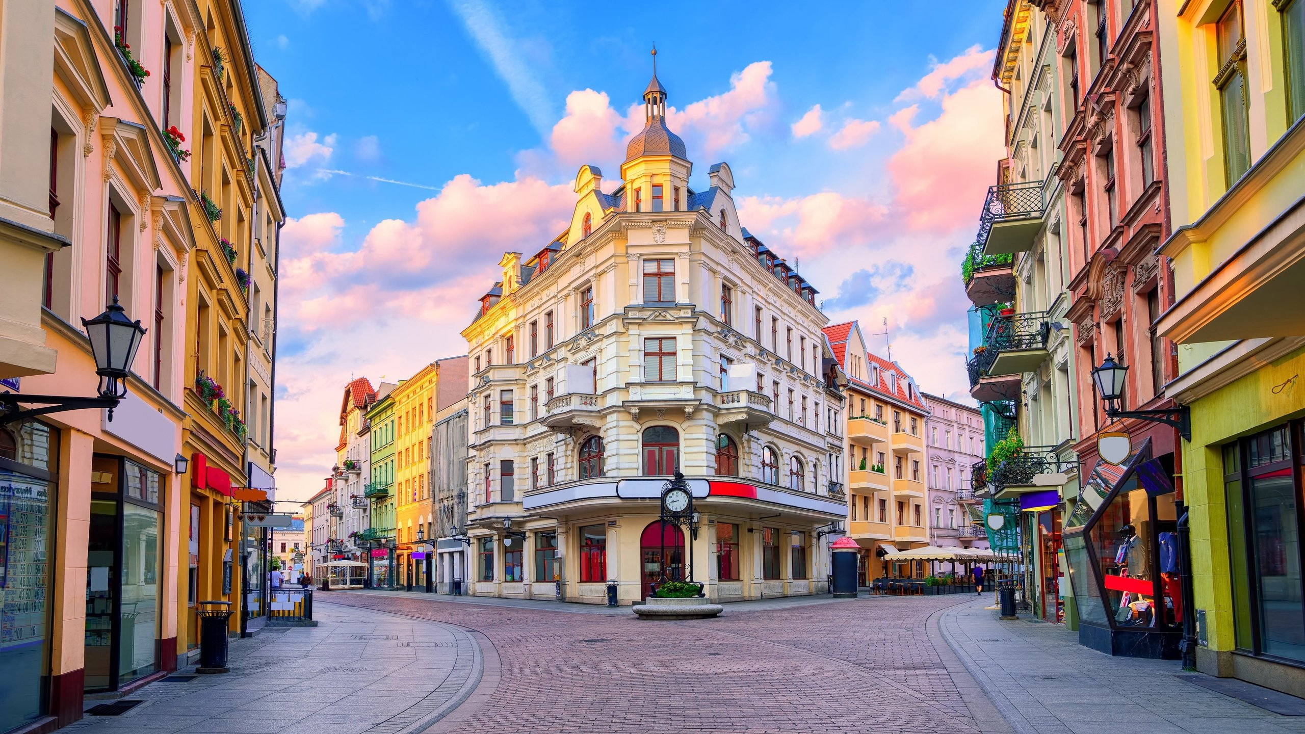 Обои город, дома, улица, польша, пешеходная улица, торунь, the city, home, street, poland, pedestrian street, torun разрешение 3840x2400 Загрузить