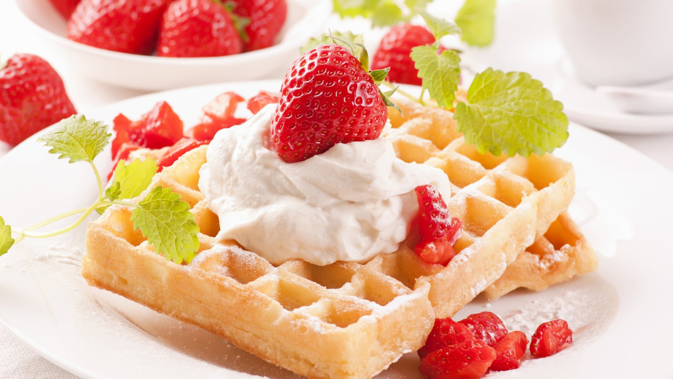 Обои мята, клубника, десерт, вафли, крем, mint, strawberry, dessert, waffles, cream разрешение 5140x3415 Загрузить