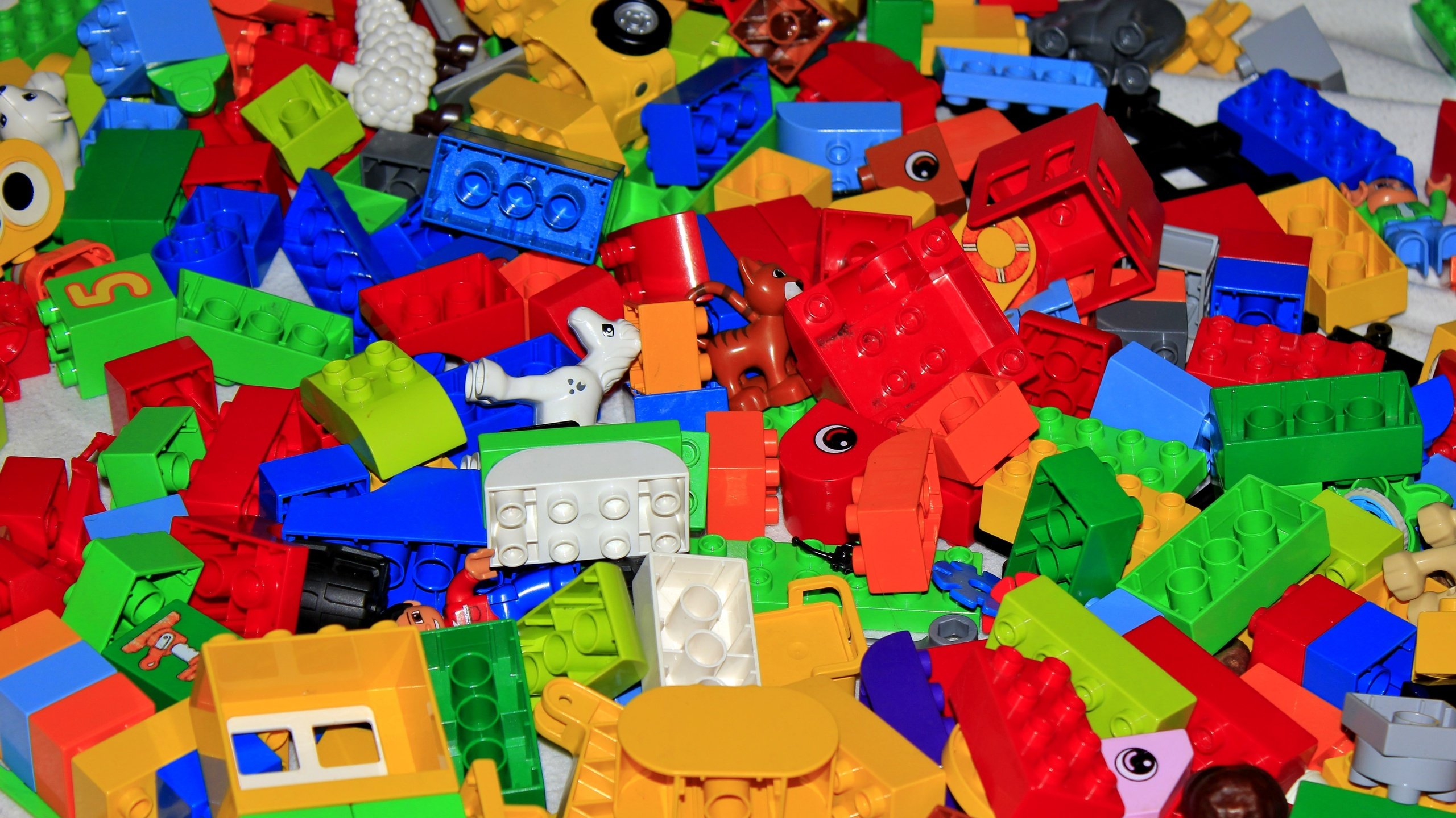 Обои разноцветный, лего, игрушки, конструктор, colorful, lego, toys, designer разрешение 5184x3456 Загрузить