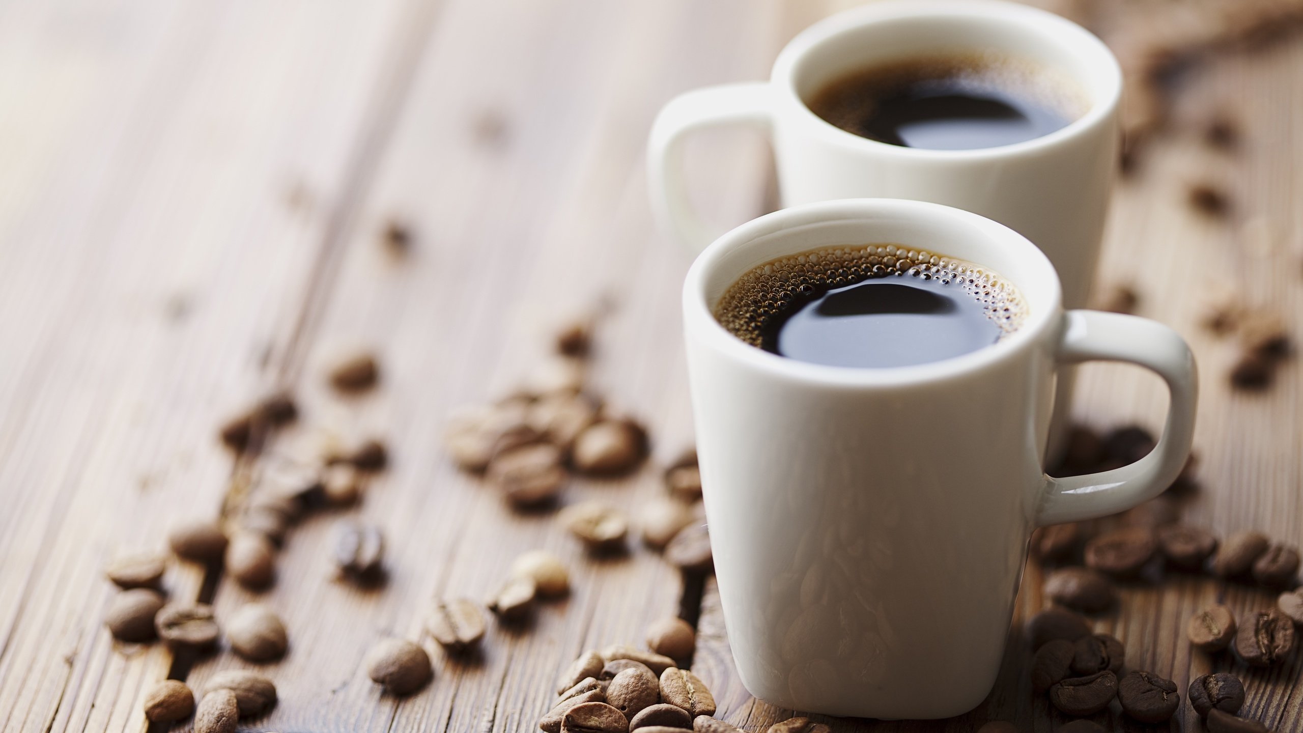 Обои зерна, кофе, кружки, кофейные зерна, деревянная поверхность, grain, coffee, mugs, coffee beans, wooden surface разрешение 3840x2560 Загрузить