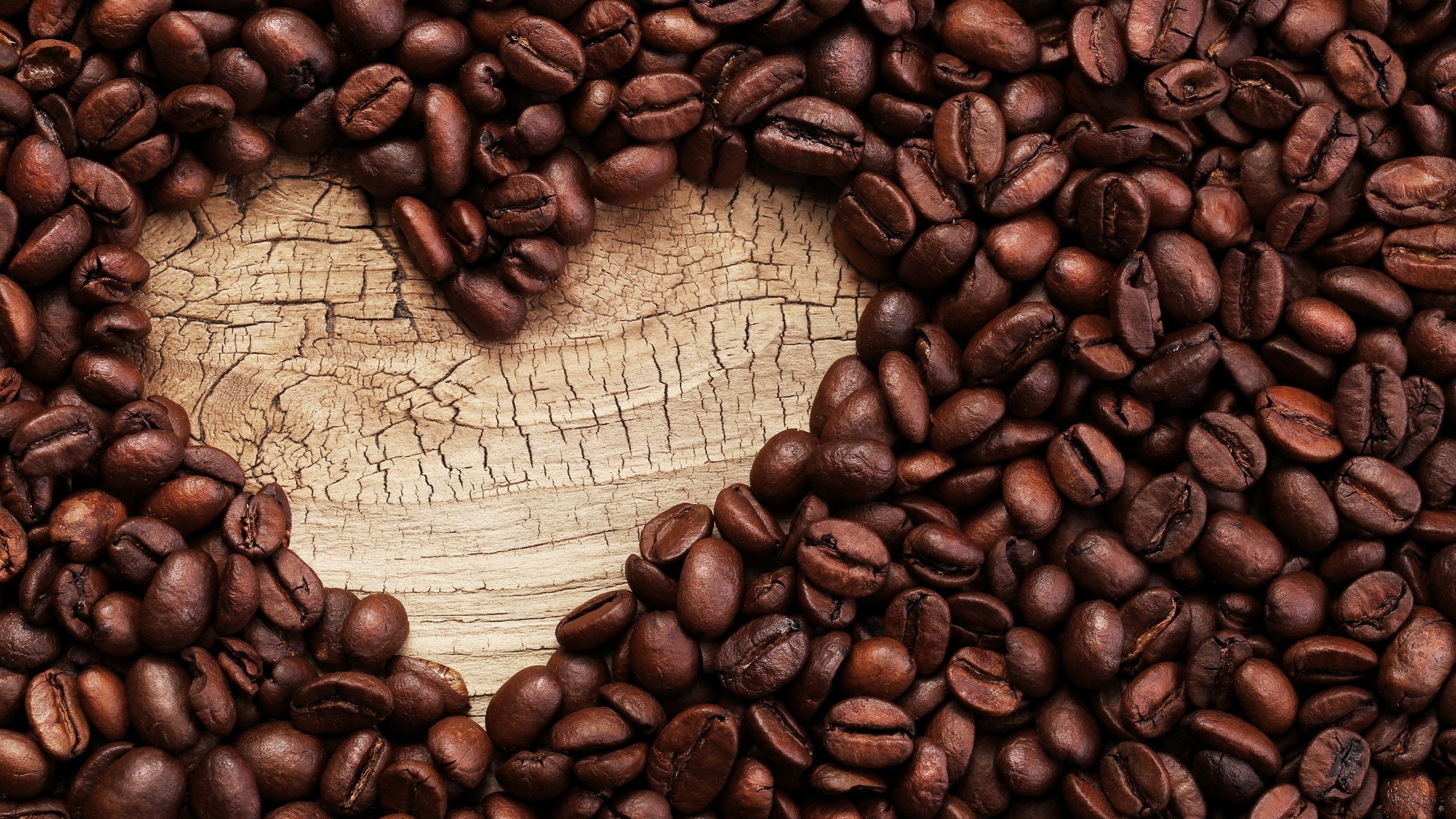 Обои сердечко, зерна, кофе, кофейные зерна, heart, grain, coffee, coffee beans разрешение 2880x1800 Загрузить