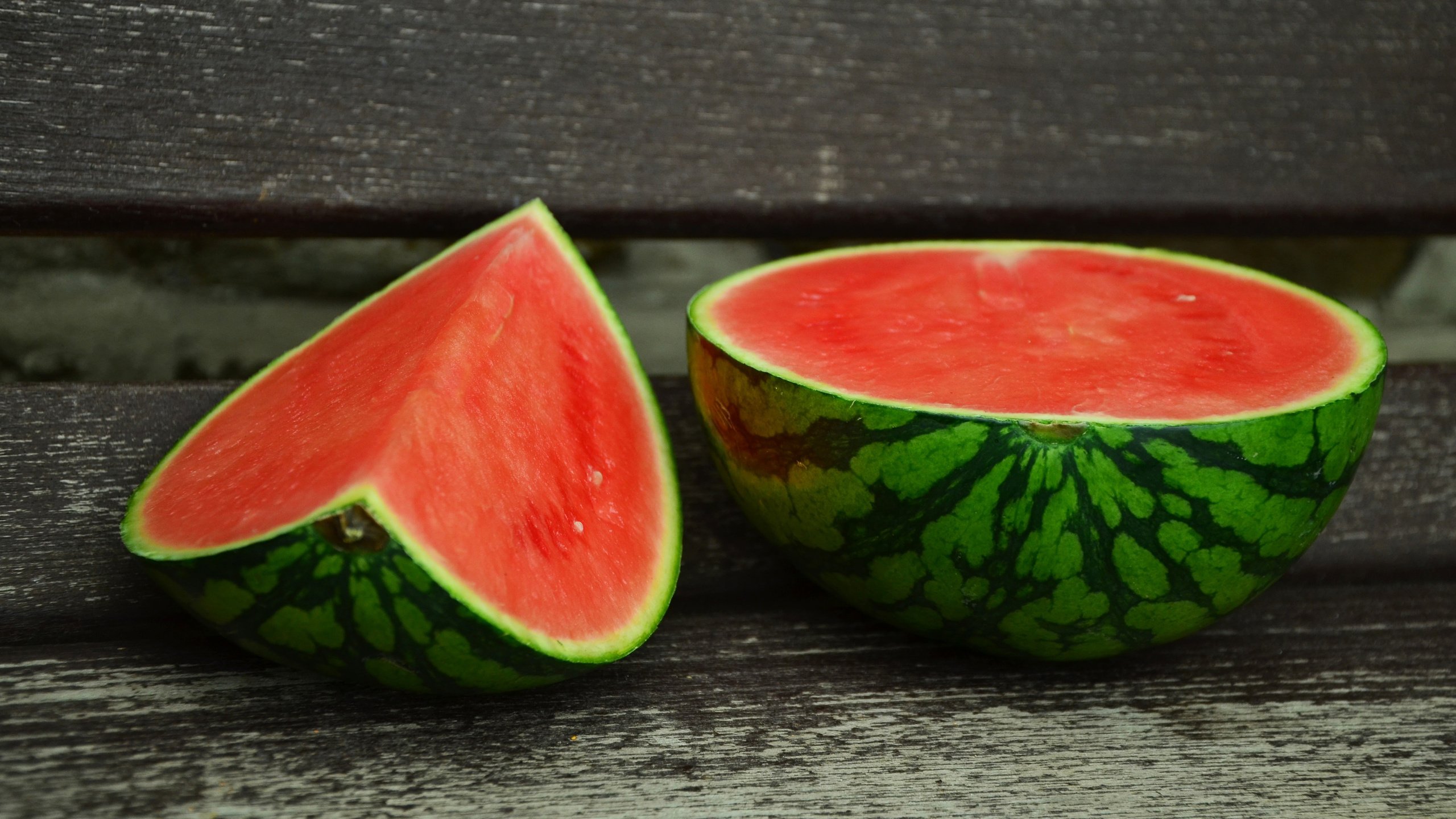 Обои ягода, арбуз, деревянная поверхность, бахчевые, berry, watermelon, wooden surface, melons разрешение 3840x2400 Загрузить