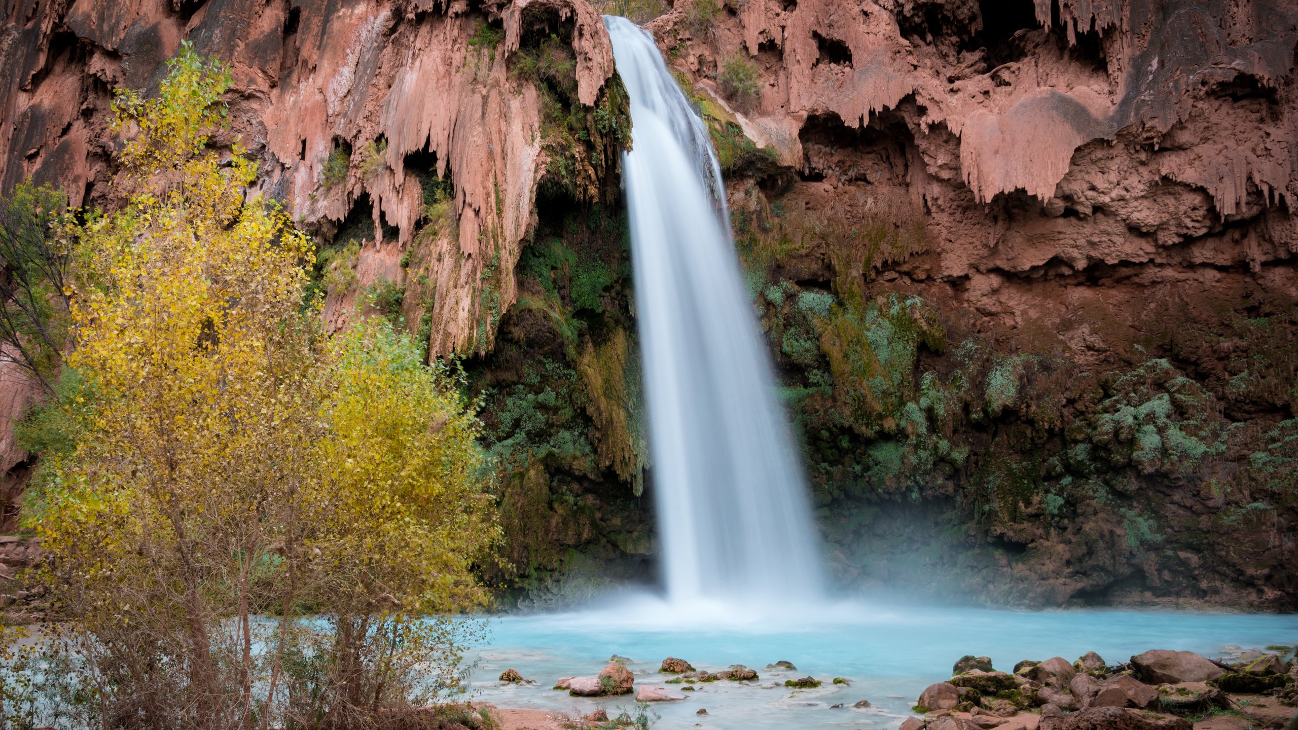 Обои река, скалы, природа, водопад, осень, michael wilson, river, rocks, nature, waterfall, autumn разрешение 3840x2400 Загрузить