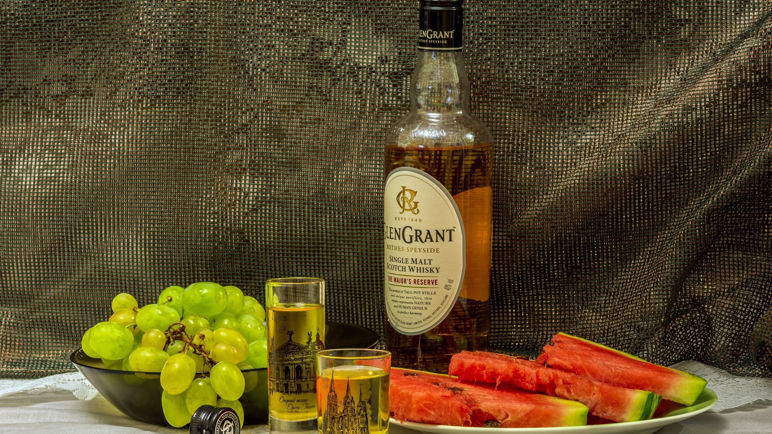 Обои виноград, арбуз, алкоголь, натюрморт, виски, glengrant, grapes, watermelon, alcohol, still life, whiskey разрешение 2560x1707 Загрузить