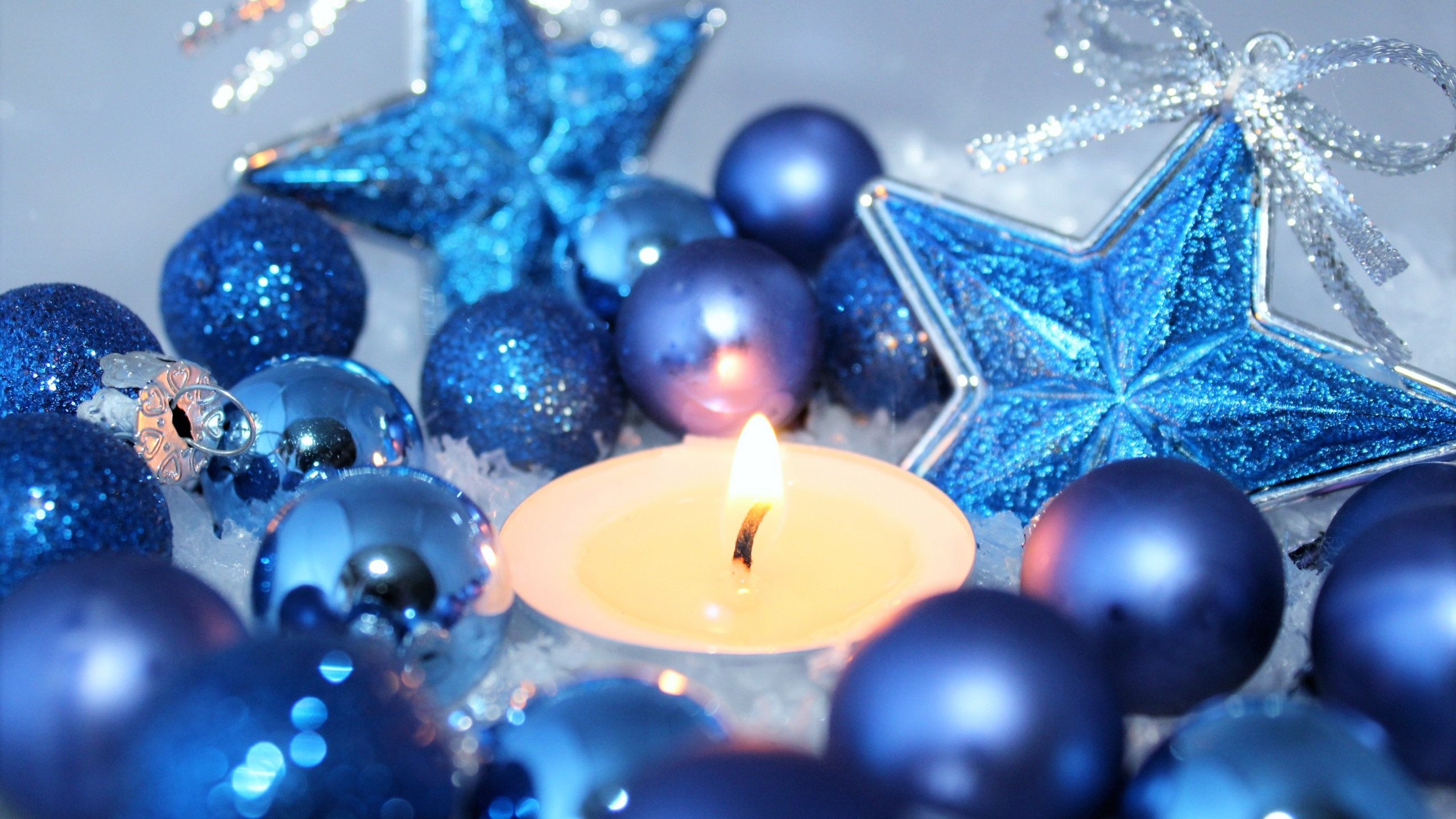 Обои новый год, шары, свеча, рождество, елочные игрушки, new year, balls, candle, christmas, christmas decorations разрешение 2560x1600 Загрузить