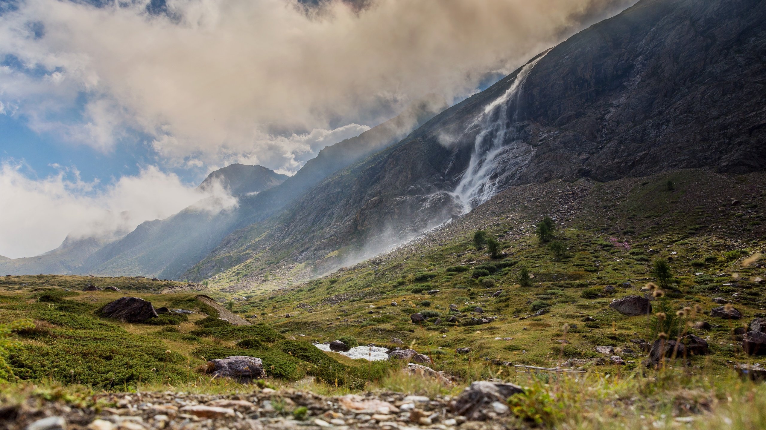 Обои небо, облака, горы, природа, пейзаж, водопад, the sky, clouds, mountains, nature, landscape, waterfall разрешение 6000x4000 Загрузить