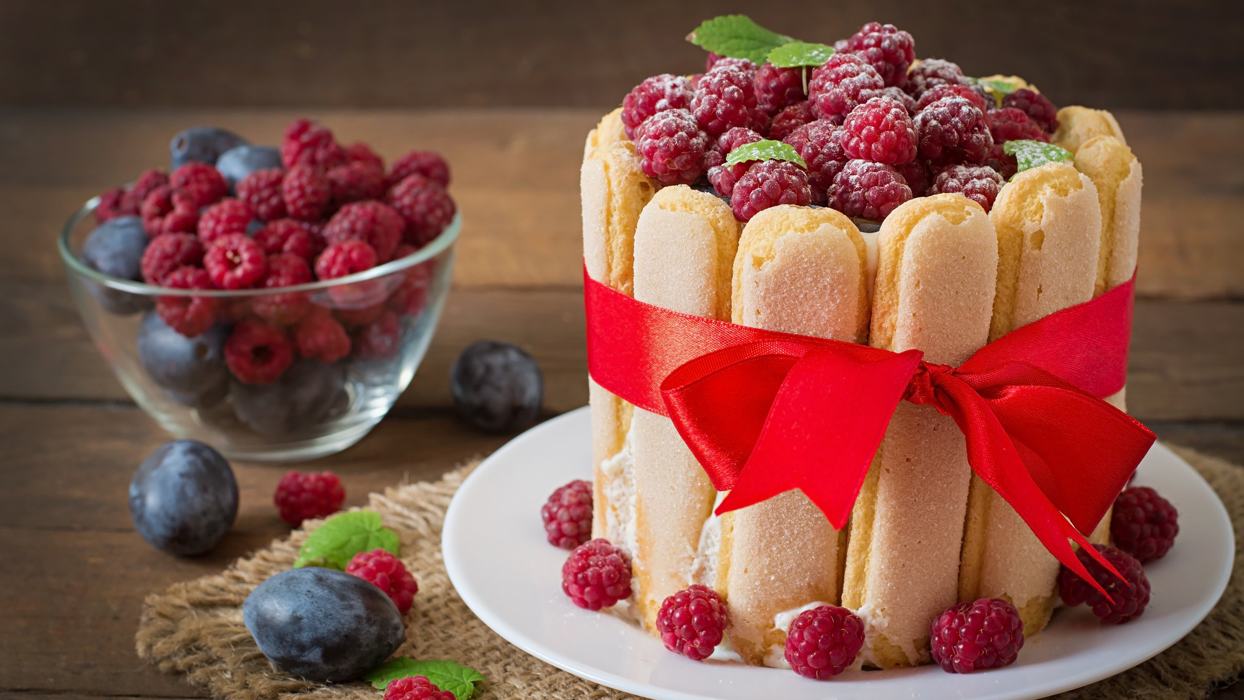 Обои малина, ягоды, торт, десерт, бант, сливы, савоярди, raspberry, berries, cake, dessert, bow, plum, savoiardi разрешение 6000x4000 Загрузить