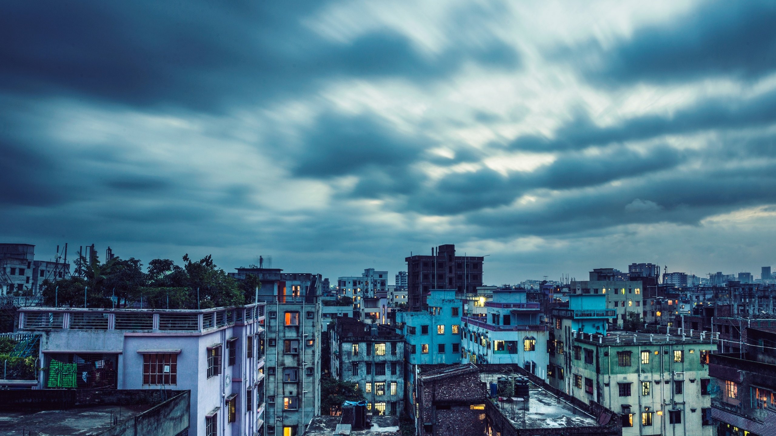 Обои небо, облака, огни, город, здания, сумерки, строения, the sky, clouds, lights, the city, building, twilight, structure разрешение 5018x3347 Загрузить