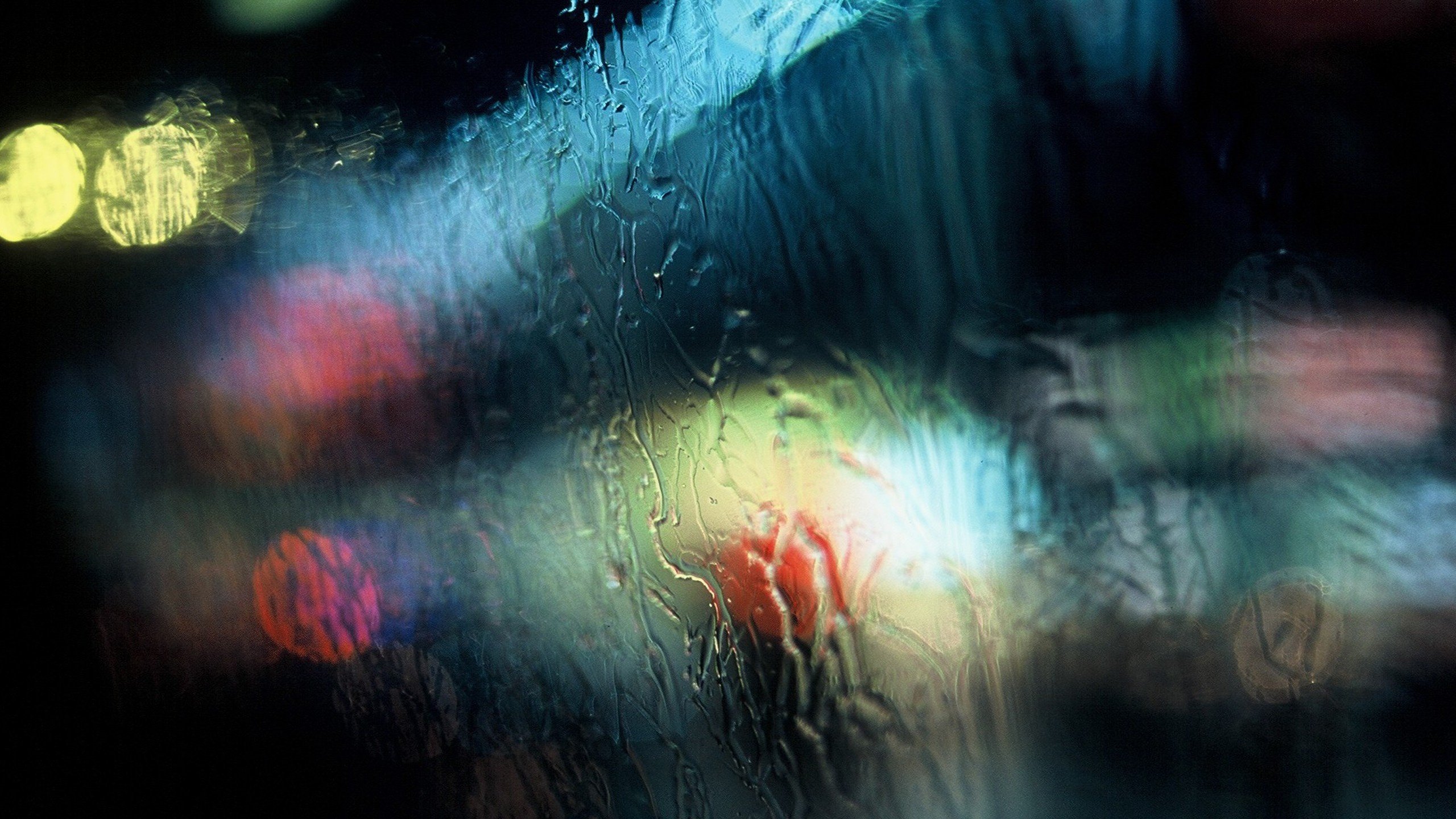 Обои огни, вода, дождь, окно, стекло, светофор, боке, lights, water, rain, window, glass, traffic light, bokeh разрешение 2560x1600 Загрузить