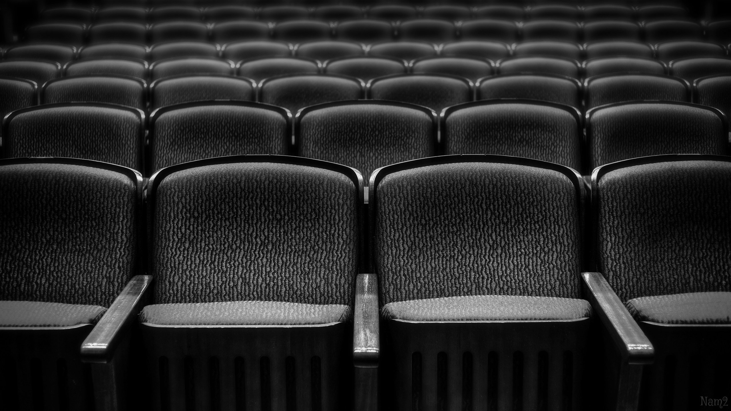 Обои чёрно-белое, театр, кресла, black and white, theatre, chairs разрешение 3840x2160 Загрузить